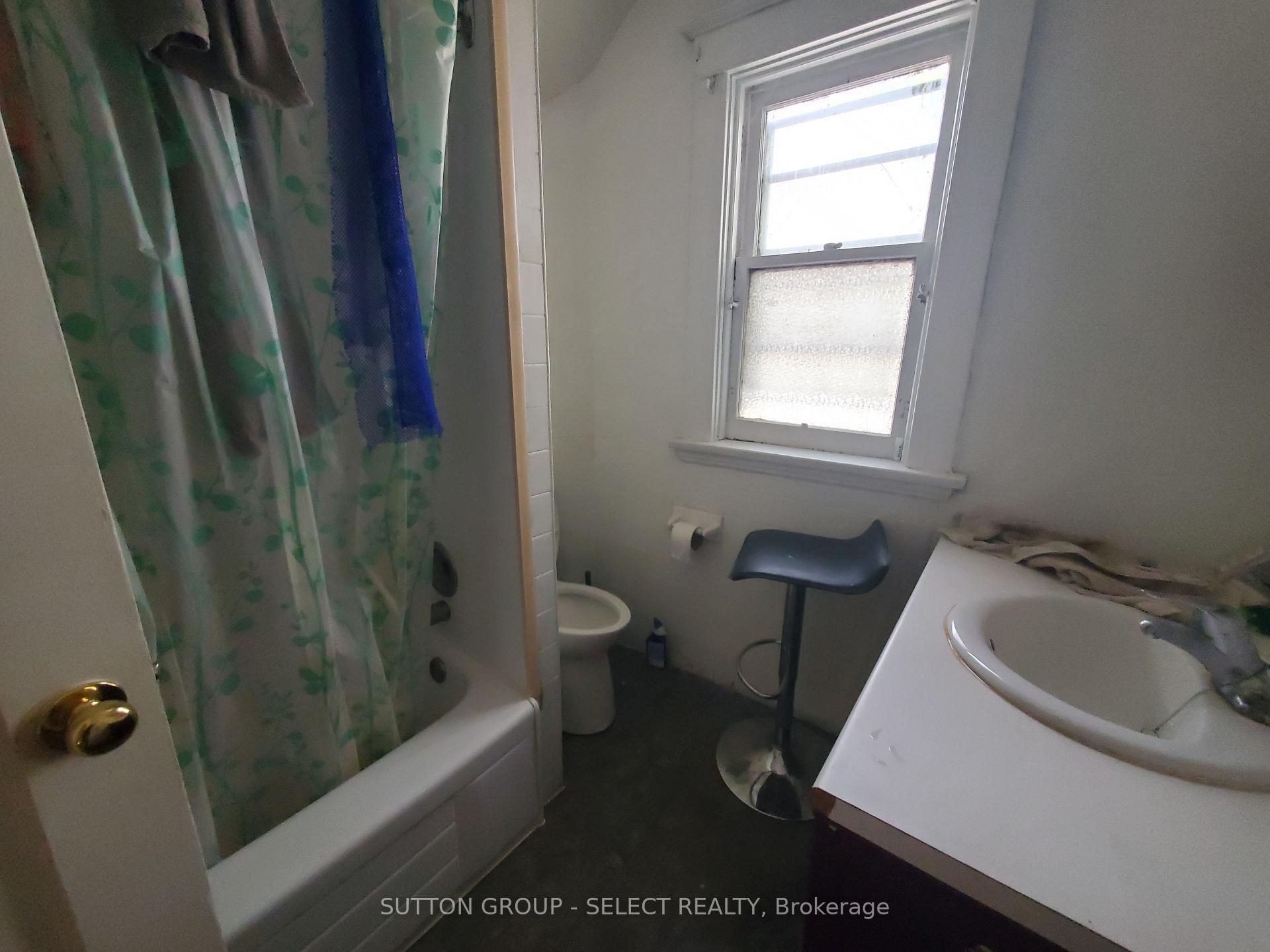 Photo 11 of 764 King Street, London, East L — HOMEH