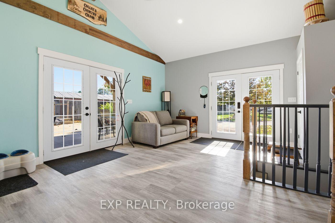 Photo 3 of 9043 Ridge Road, Niagara Falls, Schisler — HOMEH