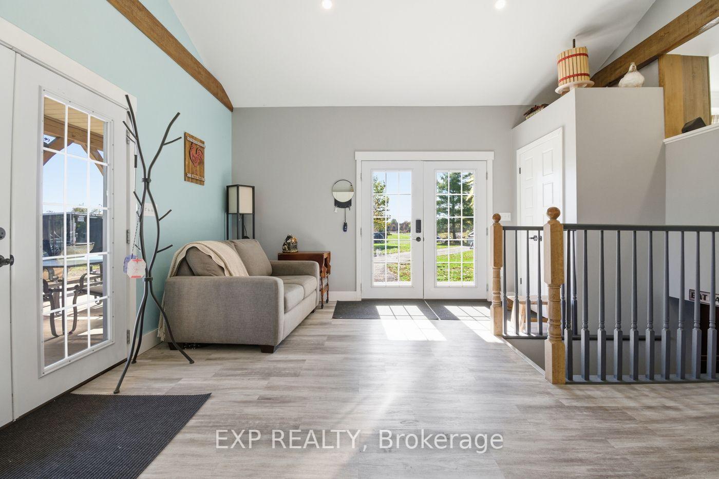 Photo 5 of 9043 Ridge Road, Niagara Falls, Schisler — HOMEH