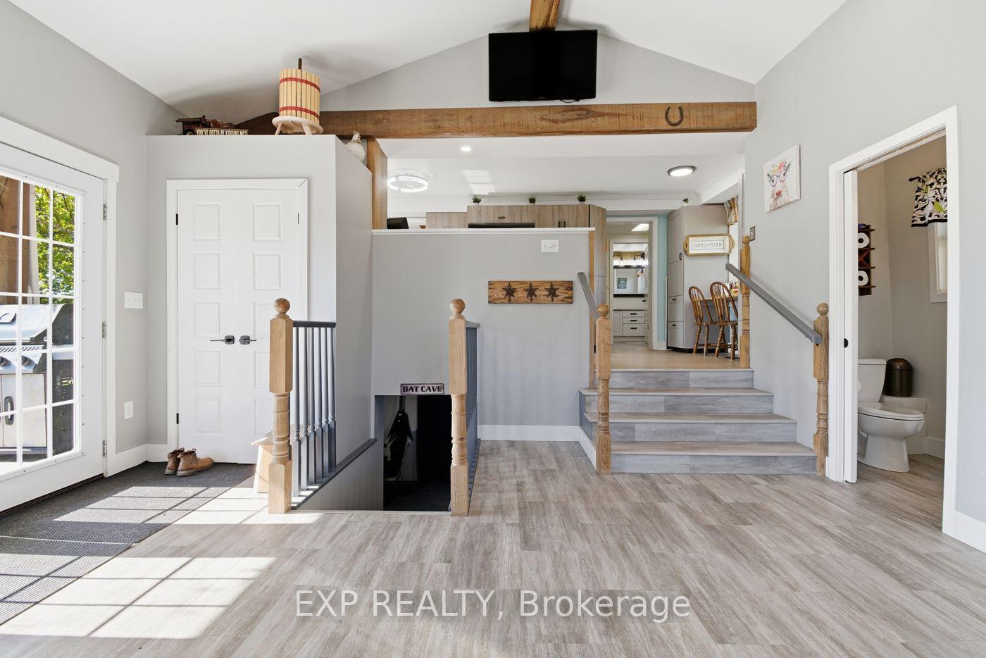 Photo 6 of 9043 Ridge Road, Niagara Falls, Schisler — HOMEH