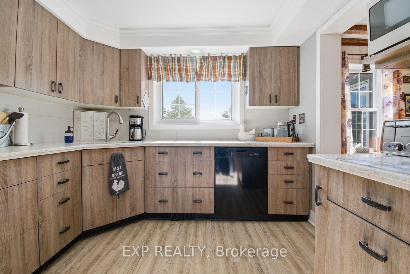 Photo 12 of 9043 Ridge Road, Niagara Falls, Schisler — HOMEH