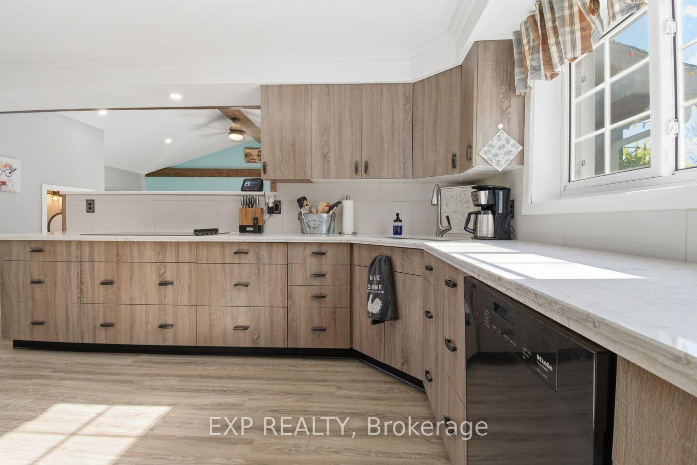 Photo 13 of 9043 Ridge Road, Niagara Falls, Schisler — HOMEH
