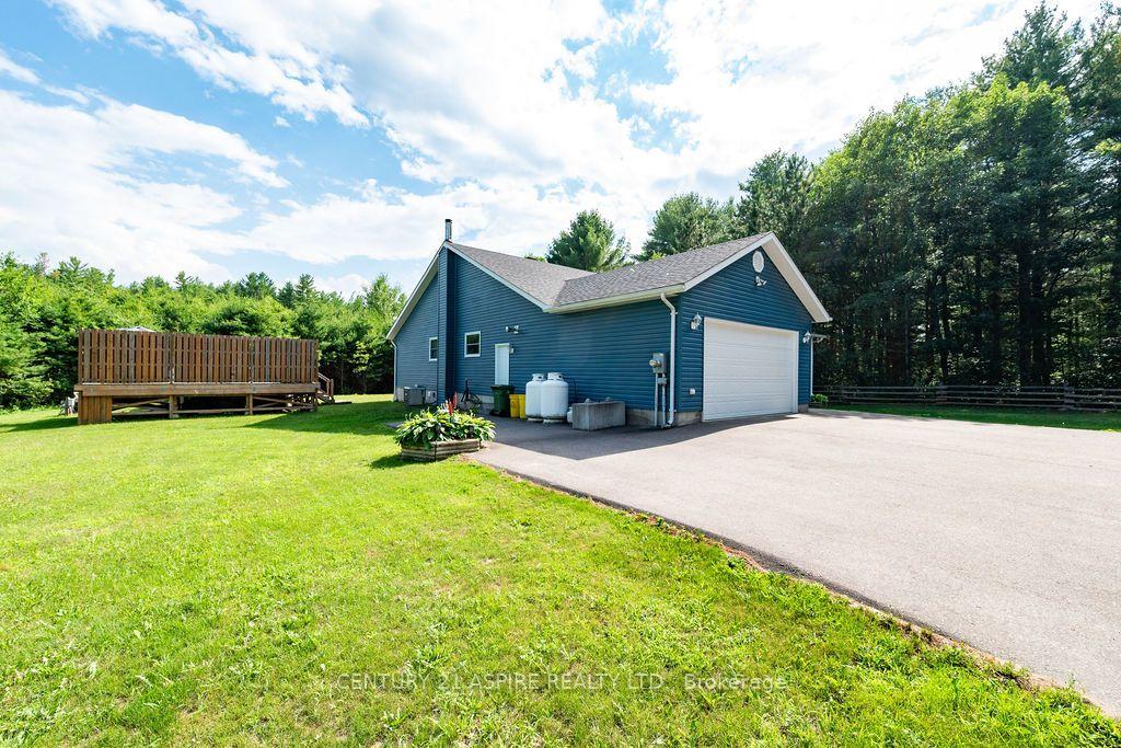 Photo 3 of 48 Plum Tree Lane, Petawawa, Petawawa — HOMEH