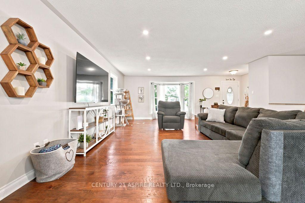 Photo 19 of 48 Plum Tree Lane, Petawawa, Petawawa — HOMEH