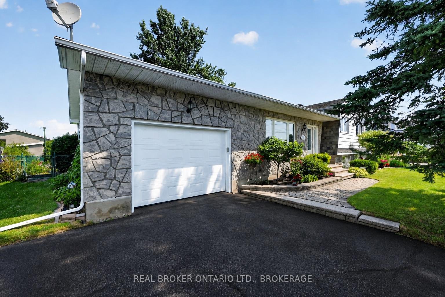 Photo 2 of 11 Albert Street, Casselman, Casselman — HOMEH