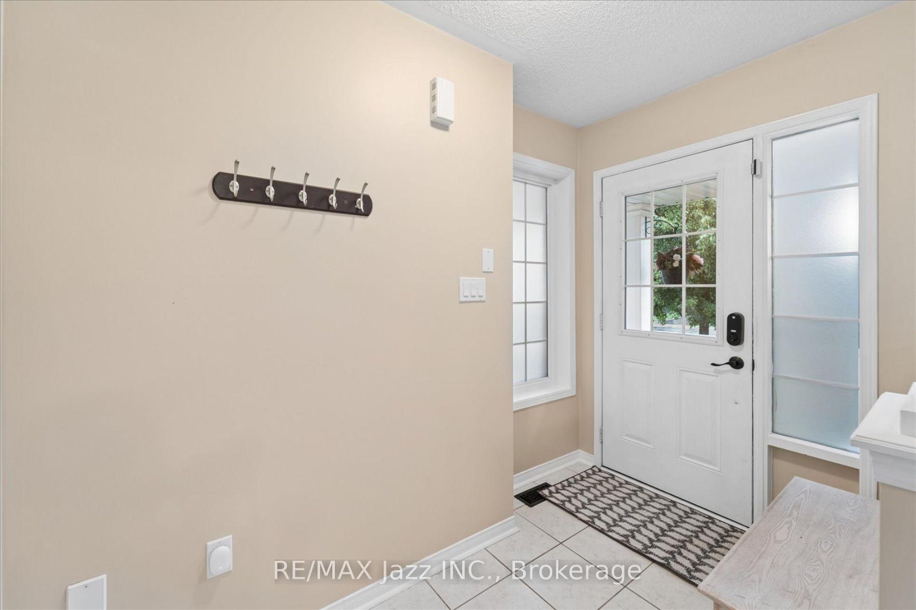 Photo 8 of 1312 Langley Circle, Oshawa, Pinecrest — HOMEH