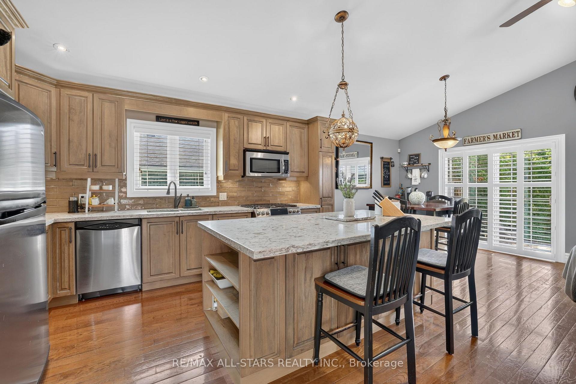 Photo 3 of 38 Evelyn Avenue, Georgina, Historic Lakeshore Communities — HOMEH