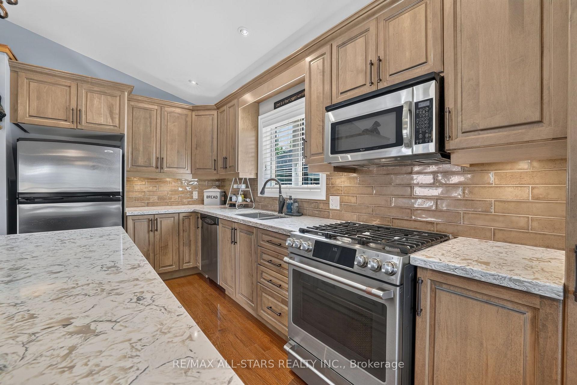 Photo 4 of 38 Evelyn Avenue, Georgina, Historic Lakeshore Communities — HOMEH