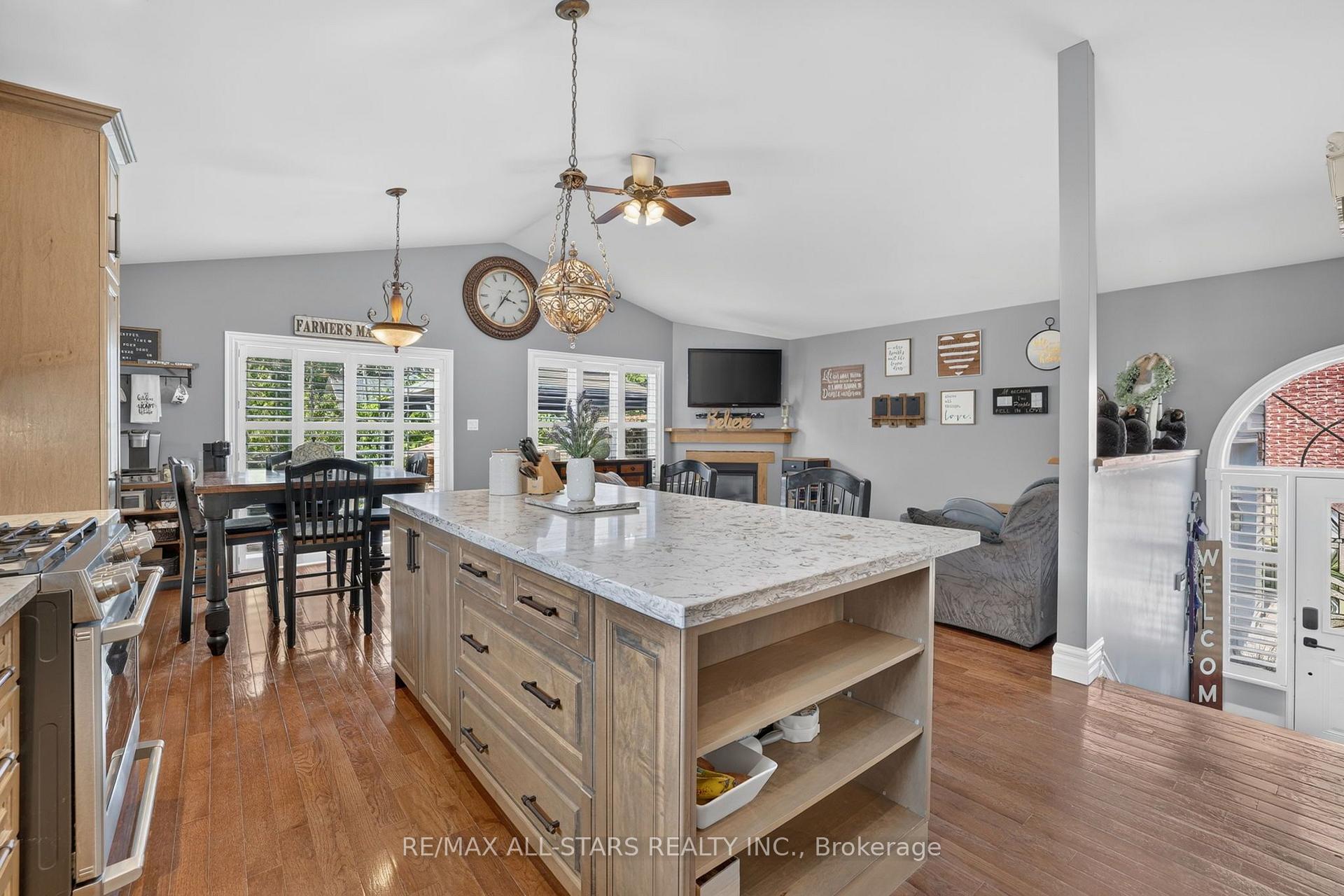 Photo 5 of 38 Evelyn Avenue, Georgina, Historic Lakeshore Communities — HOMEH