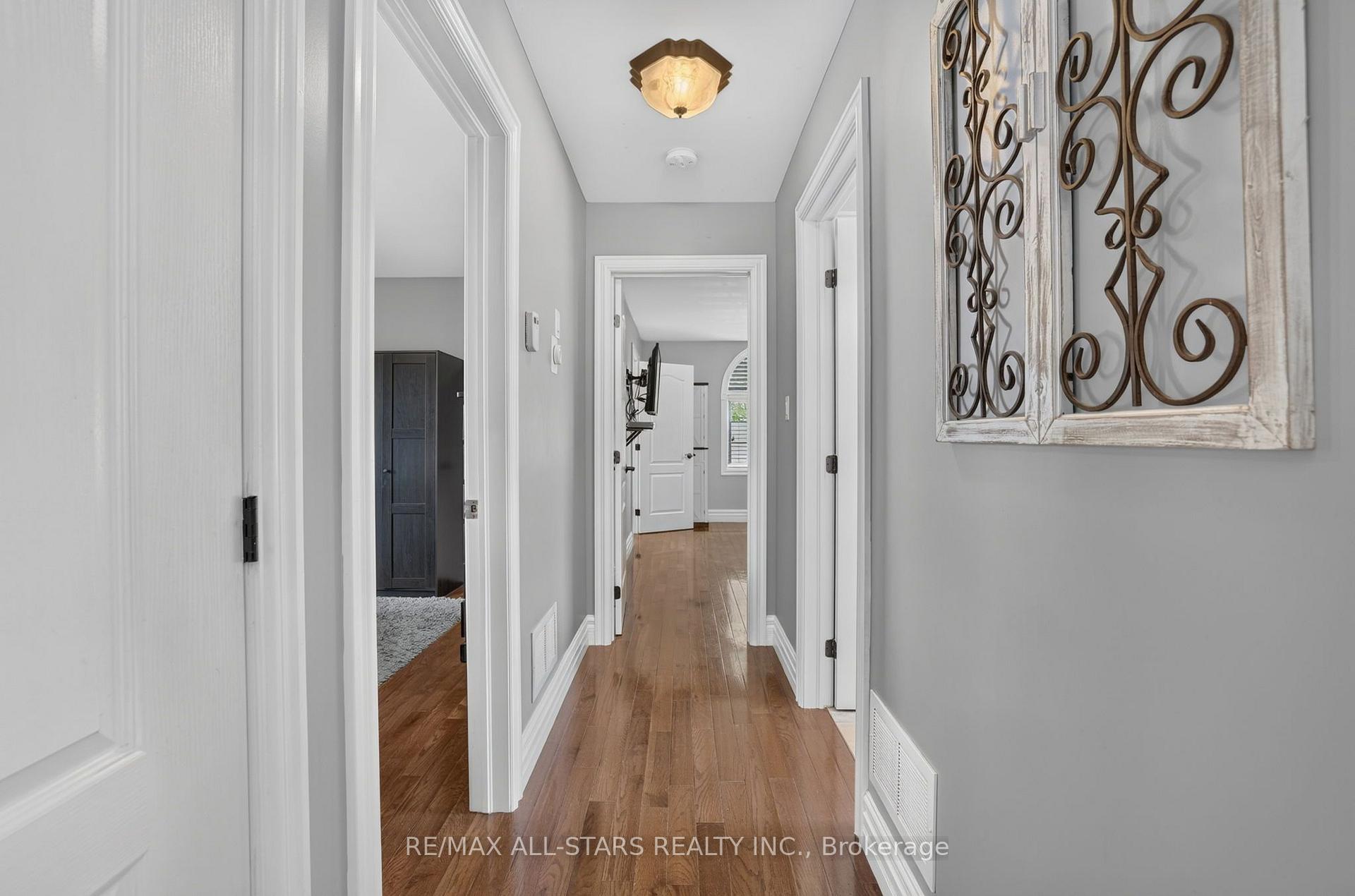 Photo 9 of 38 Evelyn Avenue, Georgina, Historic Lakeshore Communities — HOMEH