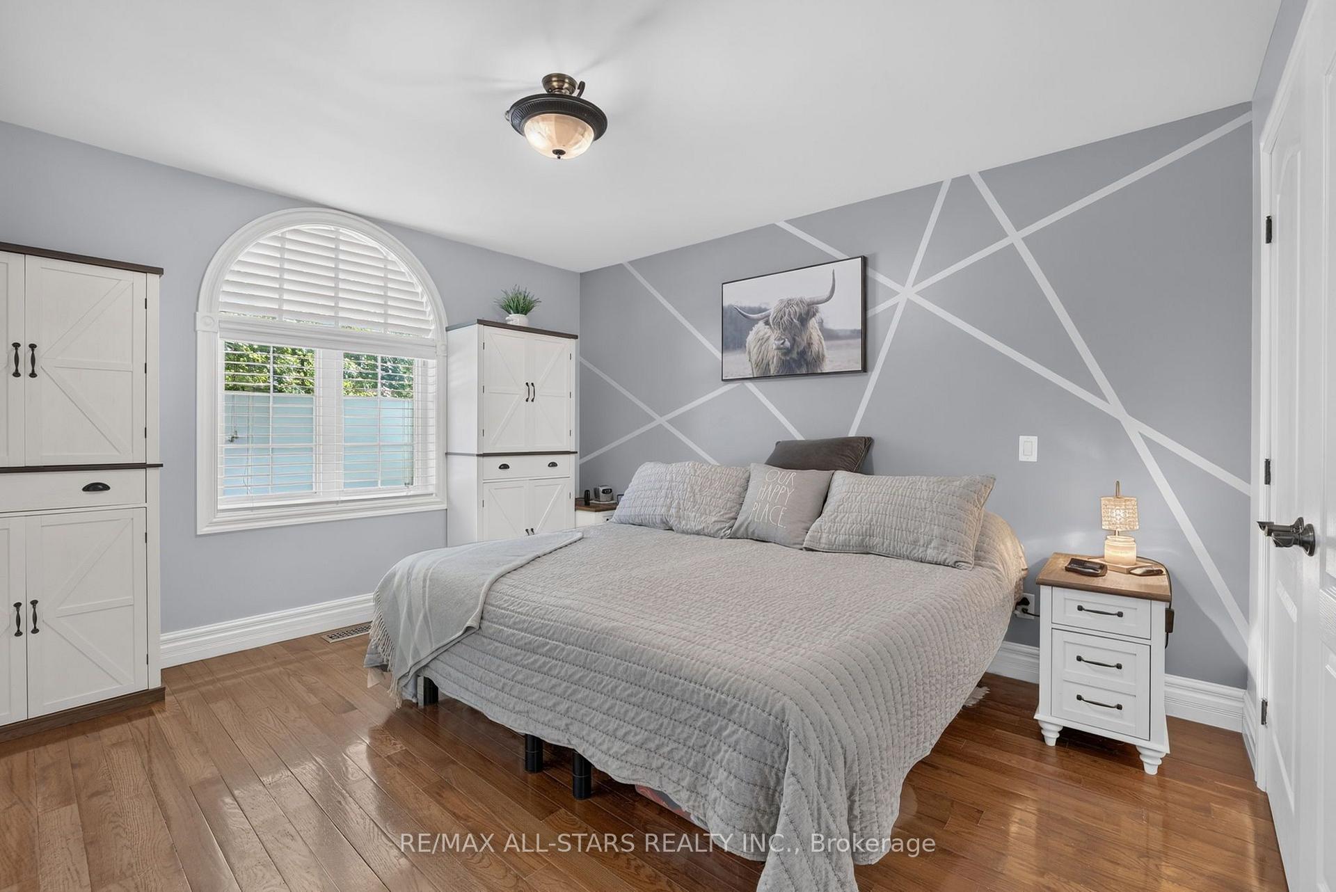 Photo 10 of 38 Evelyn Avenue, Georgina, Historic Lakeshore Communities — HOMEH