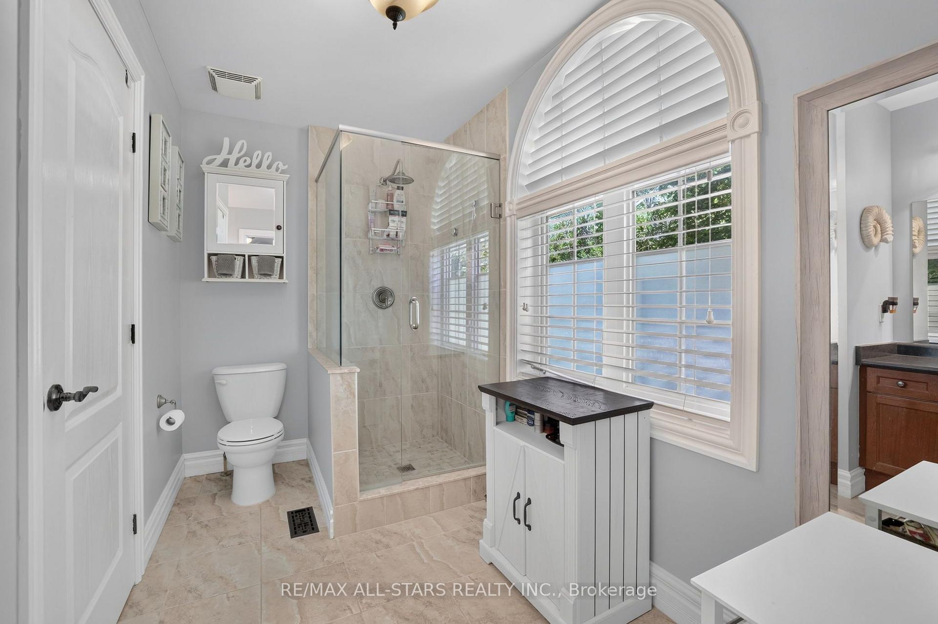 Photo 12 of 38 Evelyn Avenue, Georgina, Historic Lakeshore Communities — HOMEH