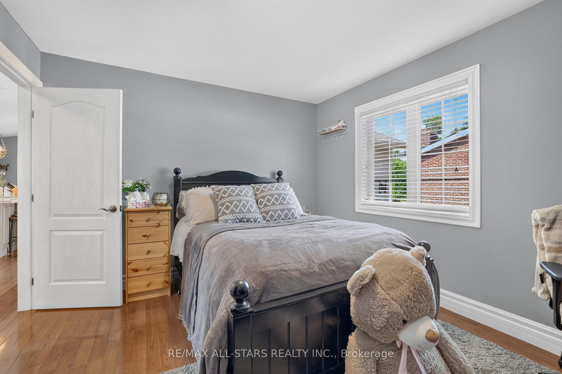 Photo 13 of 38 Evelyn Avenue, Georgina, Historic Lakeshore Communities — HOMEH