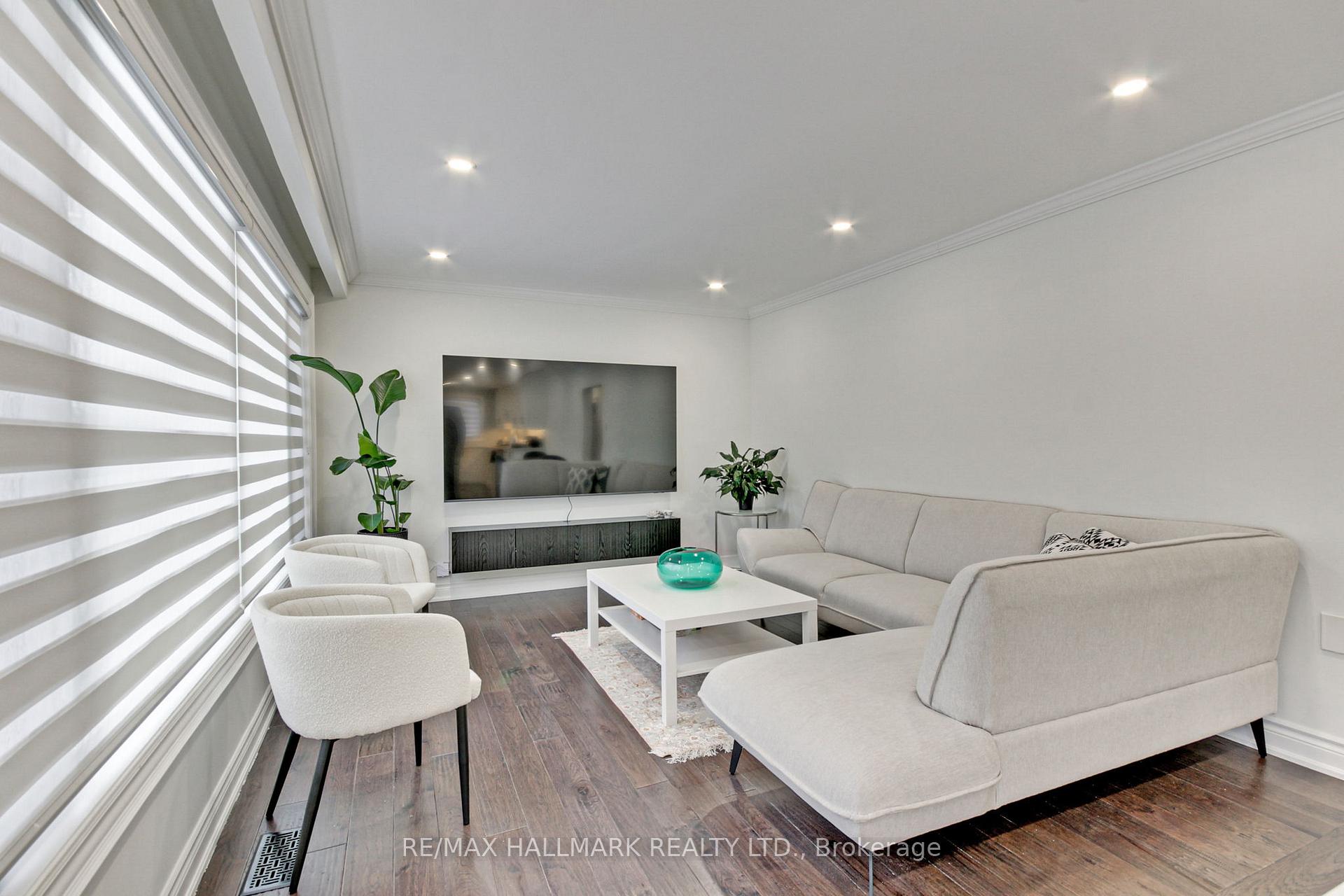 Photo 10 of 13 Patrick Drive, Aurora, Aurora Highlands — HOMEH