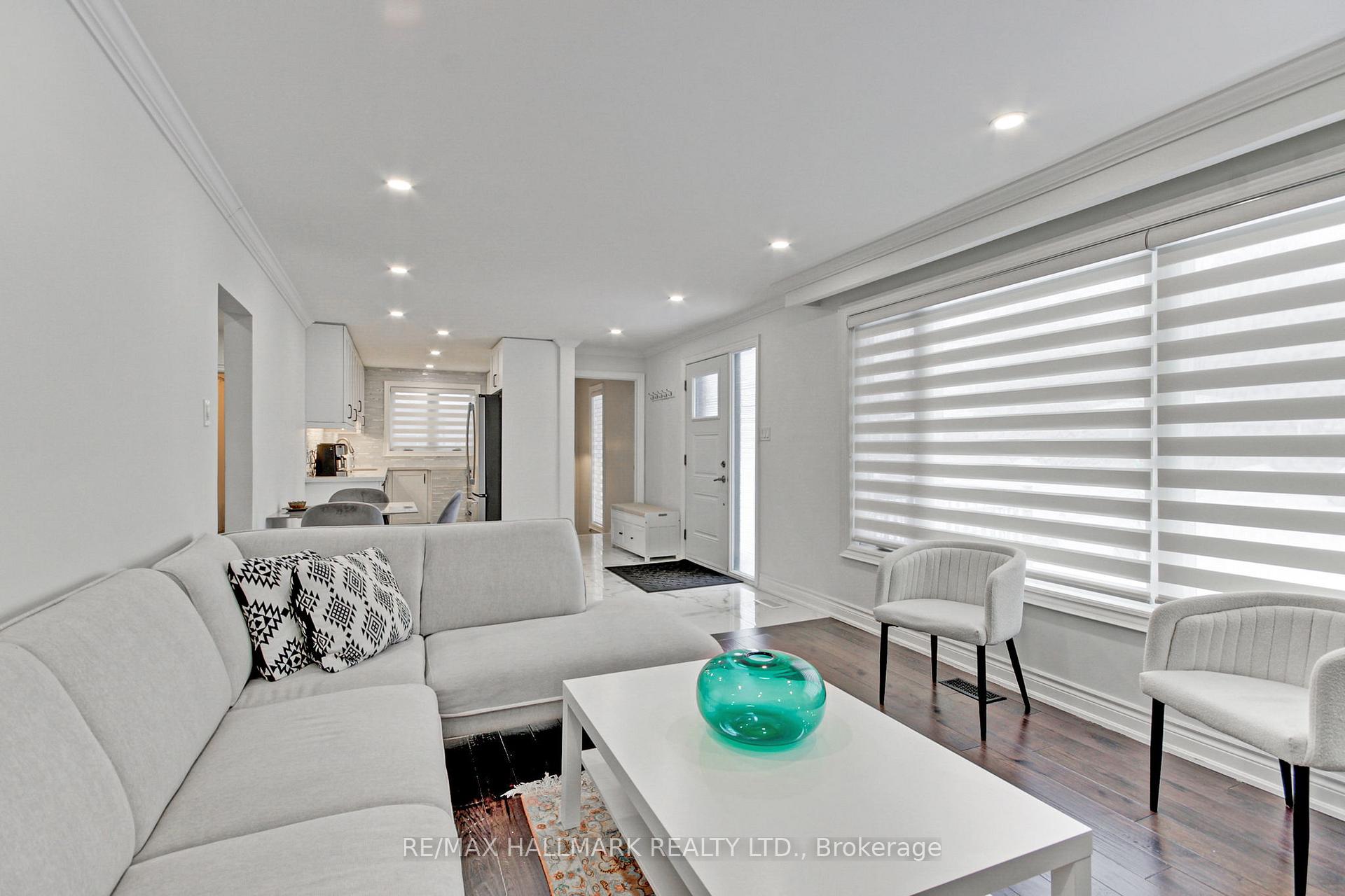 Photo 14 of 13 Patrick Drive, Aurora, Aurora Highlands — HOMEH
