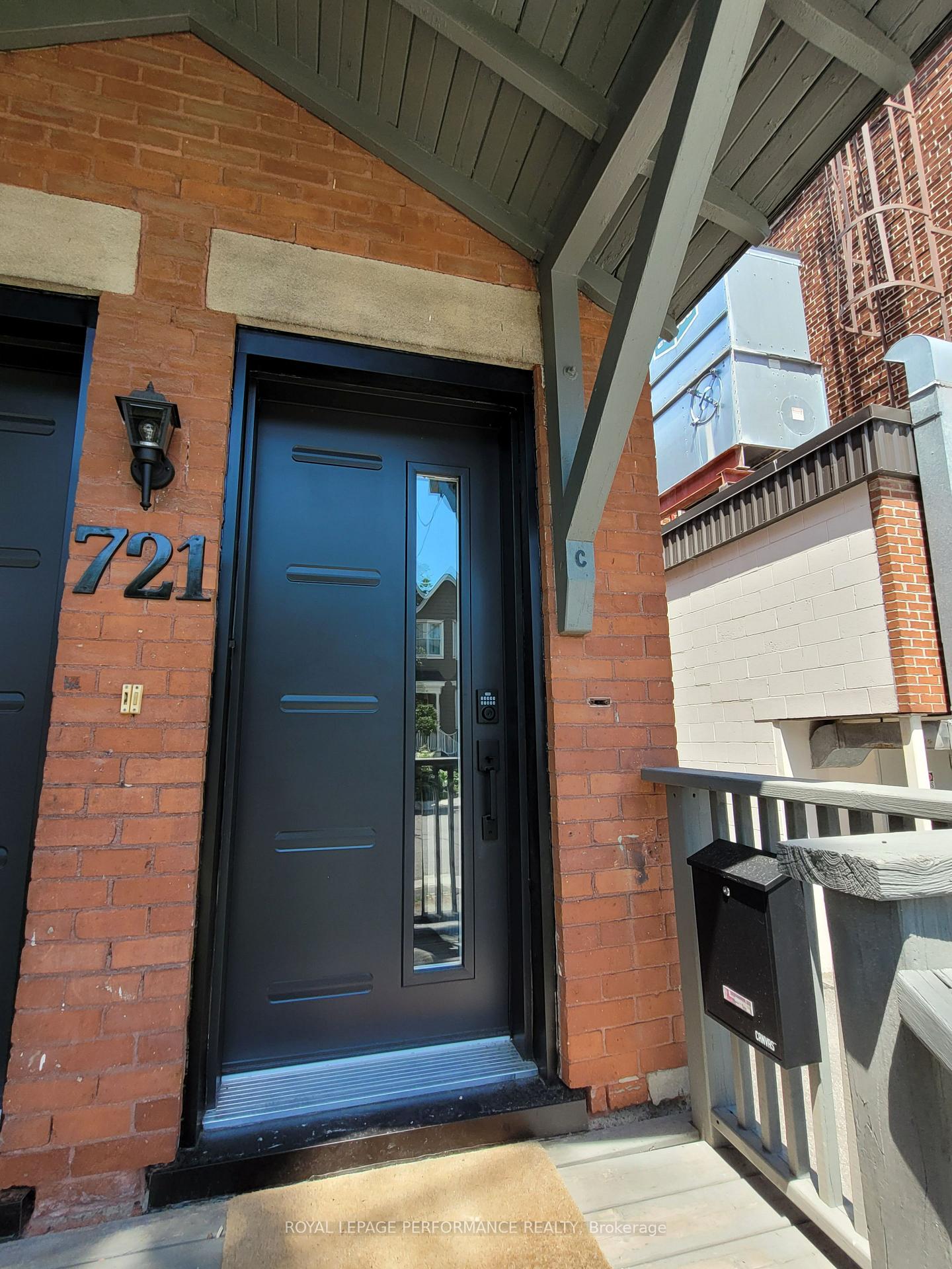 Photo 3 of 721 C Cooper Street, Ottawa, Ottawa Centre — HOMEH