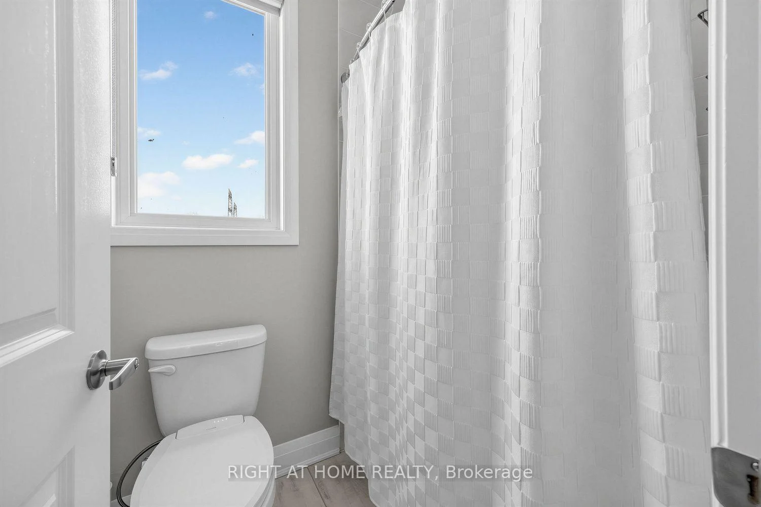 Photo 29 of 215 Port Darlington Road, Clarington, Bowmanville — HOMEH