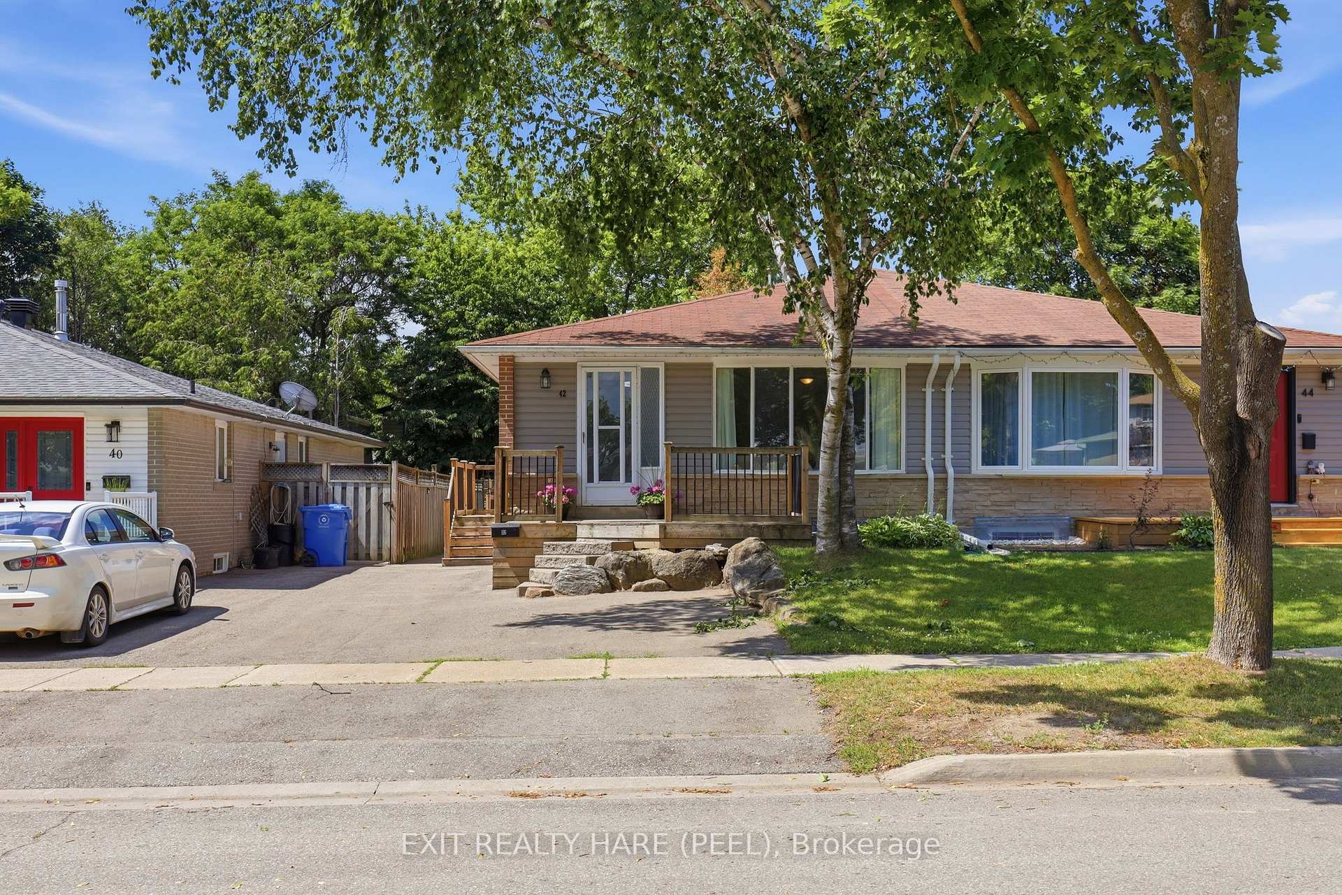 Front of 42 Highland Drive W