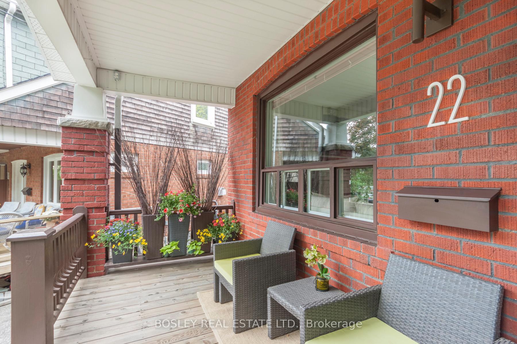 Photo 4 of 22 Martin Crescent, Toronto, Mount Pleasant East — HOMEH