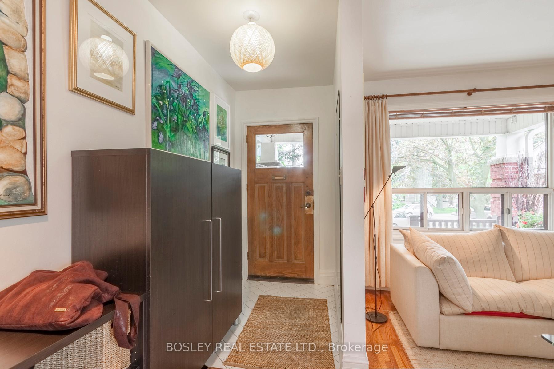Photo 6 of 22 Martin Crescent, Toronto, Mount Pleasant East — HOMEH