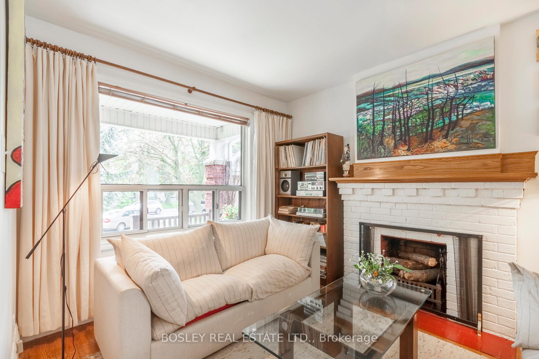 Photo 7 of 22 Martin Crescent, Toronto, Mount Pleasant East — HOMEH