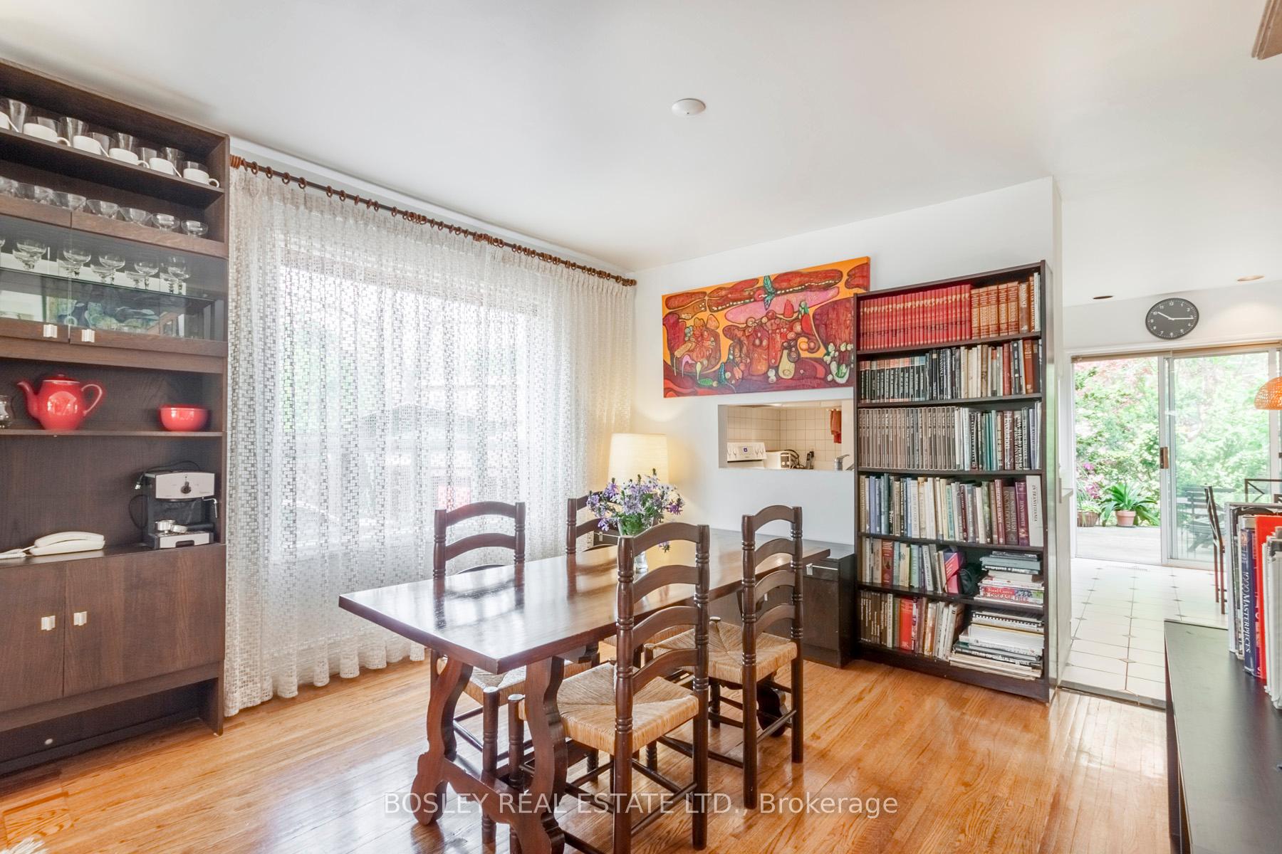 Photo 9 of 22 Martin Crescent, Toronto, Mount Pleasant East — HOMEH