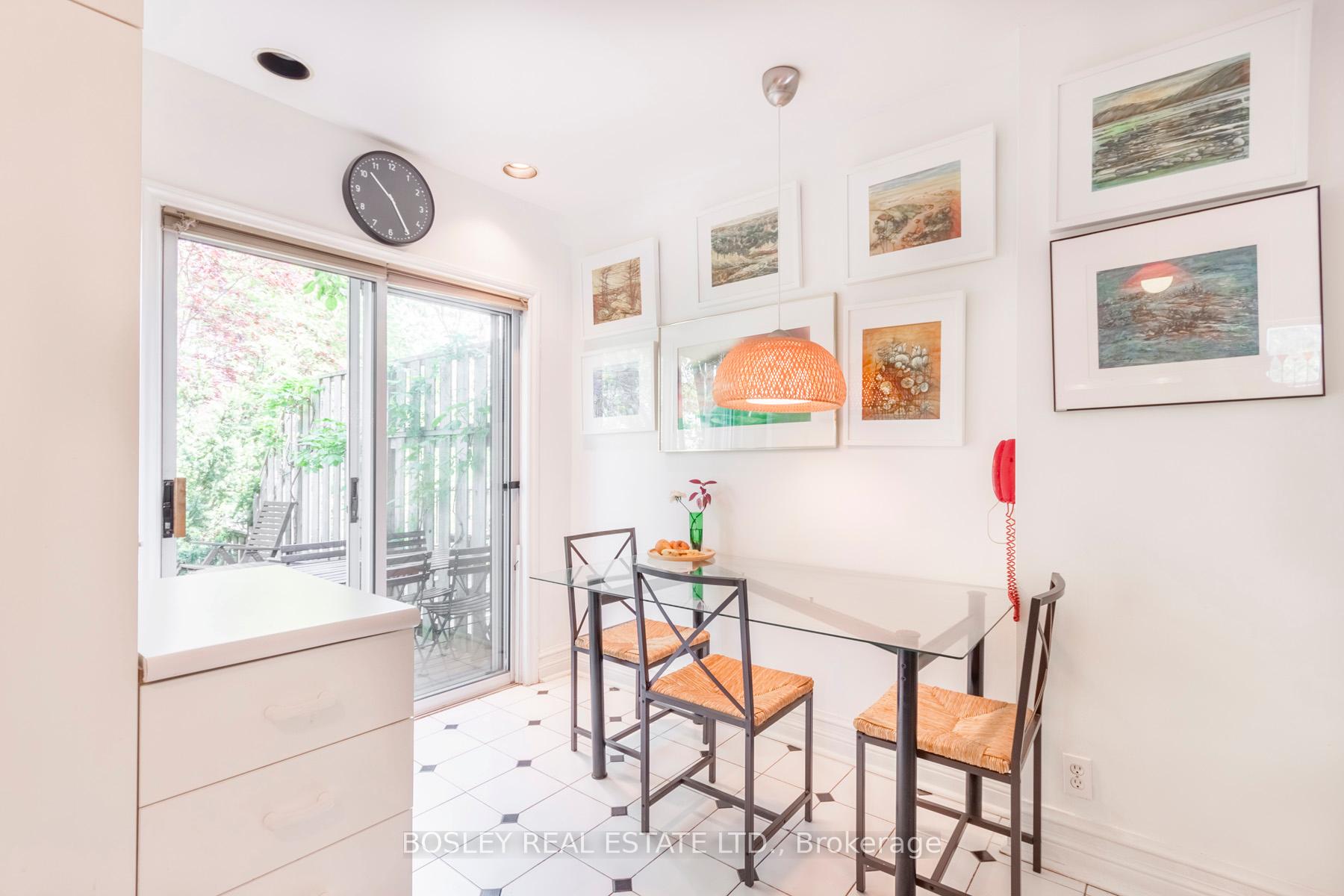 Photo 12 of 22 Martin Crescent, Toronto, Mount Pleasant East — HOMEH