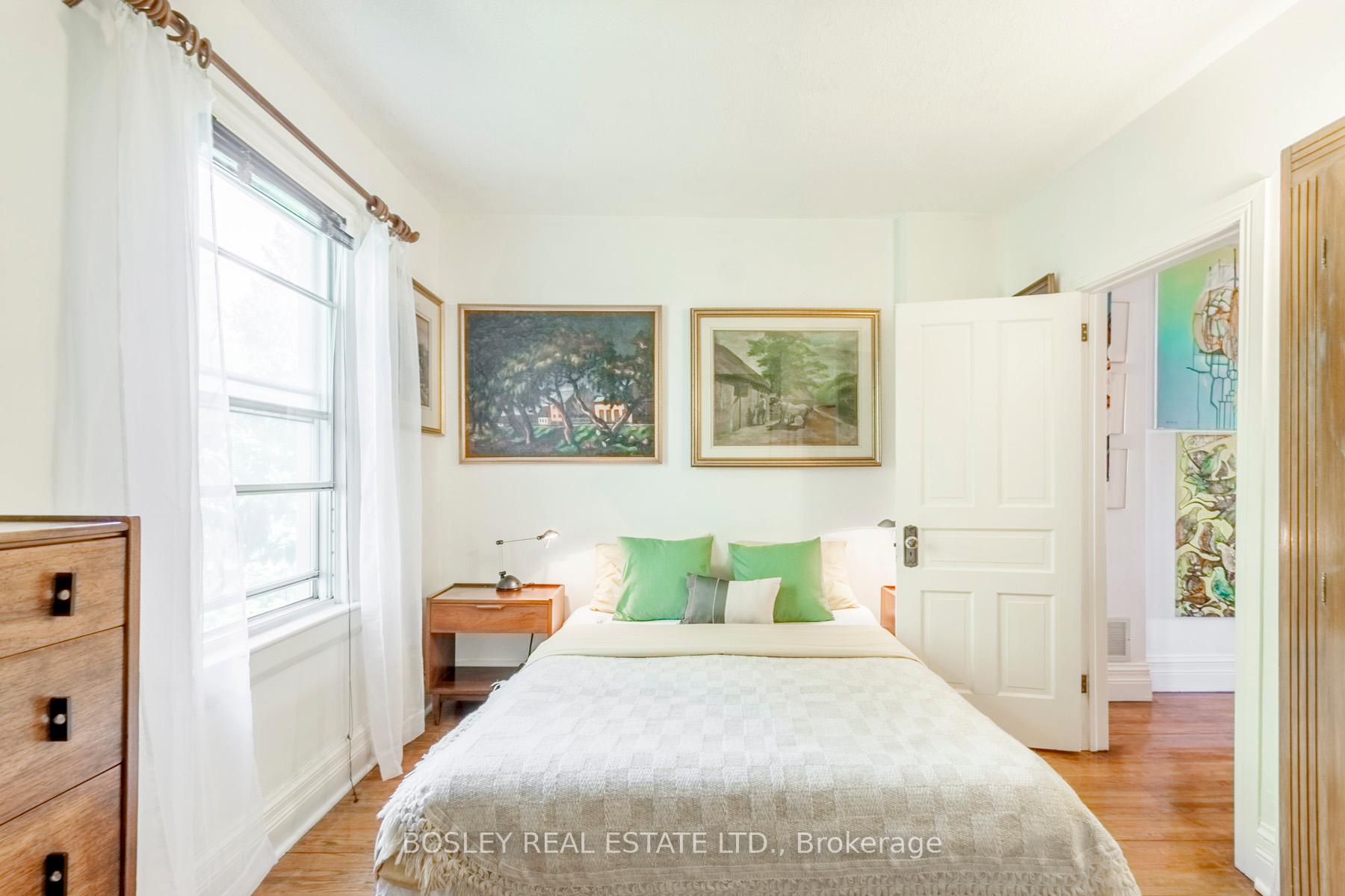 Photo 16 of 22 Martin Crescent, Toronto, Mount Pleasant East — HOMEH