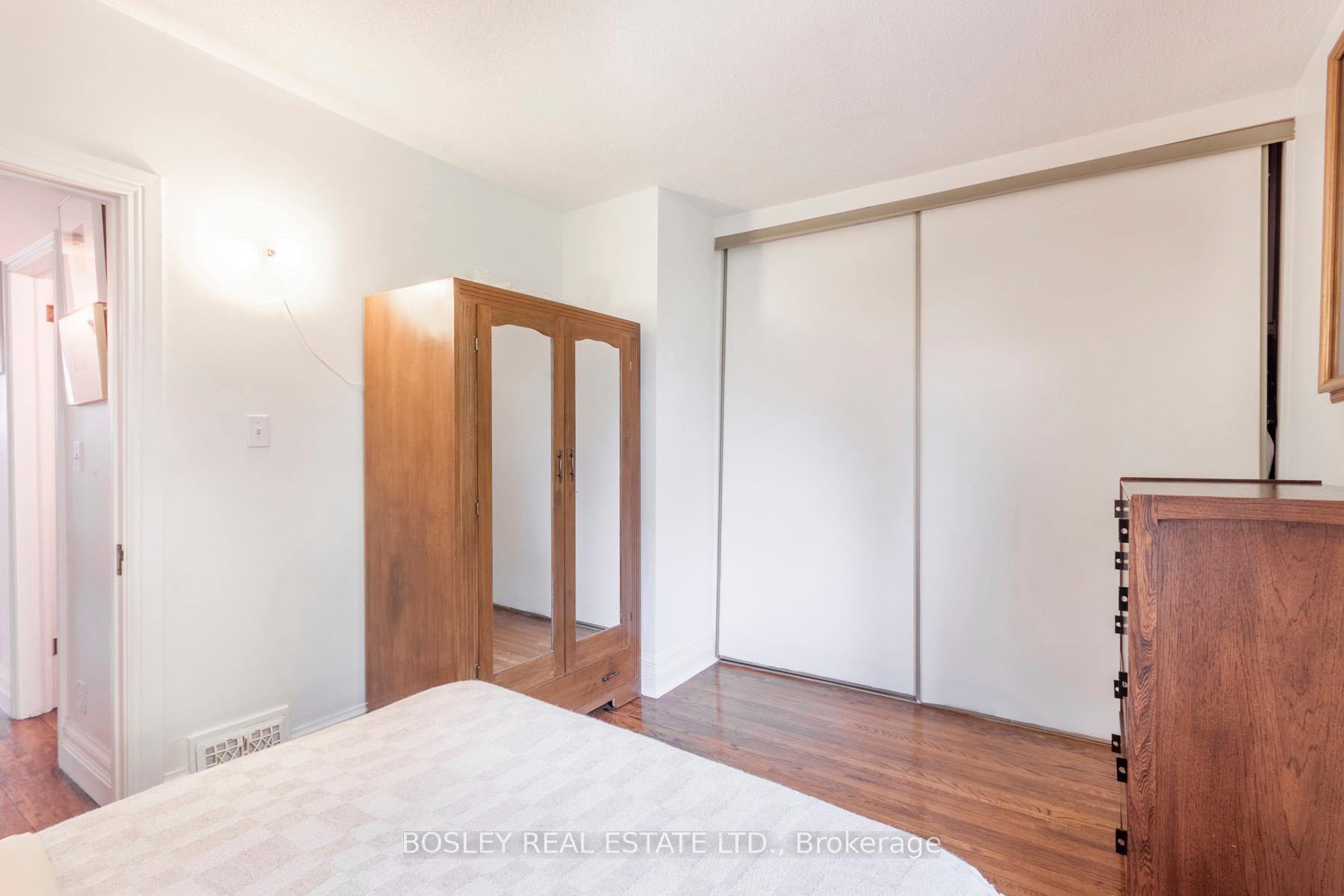 Photo 17 of 22 Martin Crescent, Toronto, Mount Pleasant East — HOMEH