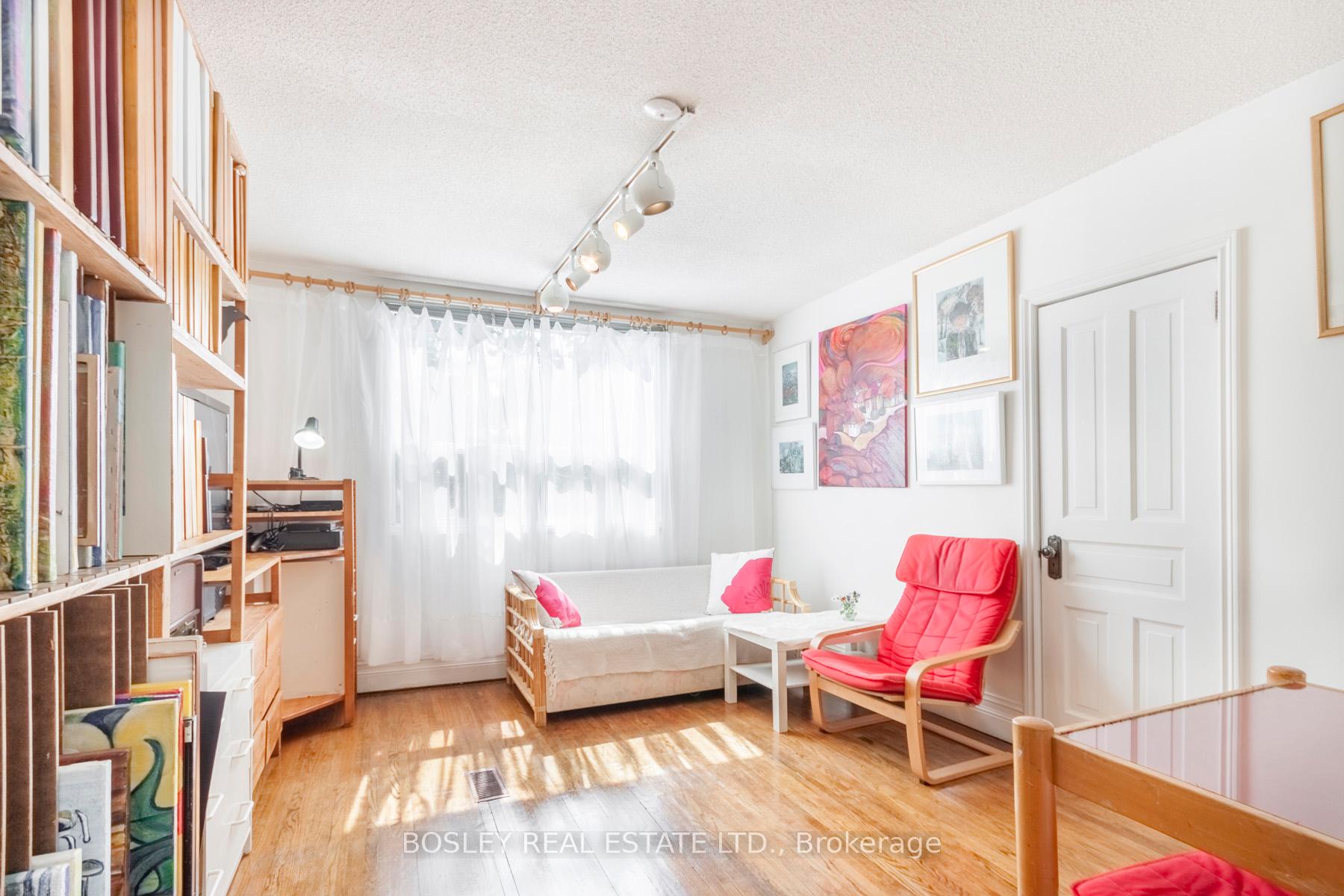 Photo 22 of 22 Martin Crescent, Toronto, Mount Pleasant East — HOMEH
