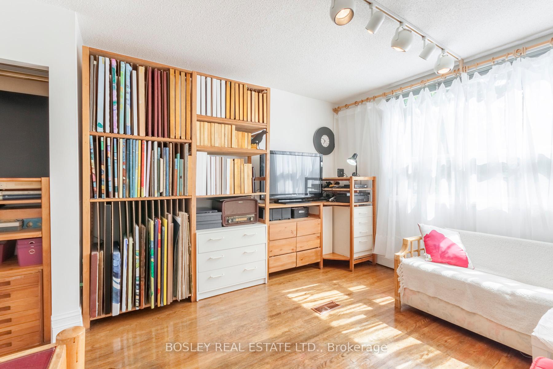 Photo 23 of 22 Martin Crescent, Toronto, Mount Pleasant East — HOMEH