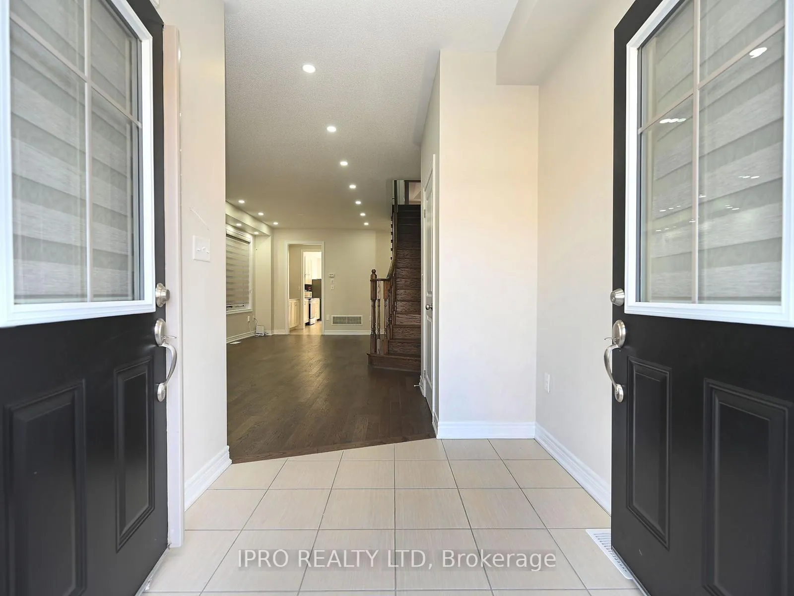 Photo 4 of 29 Junior Road, Brampton, Northwest Brampton — HOMEH