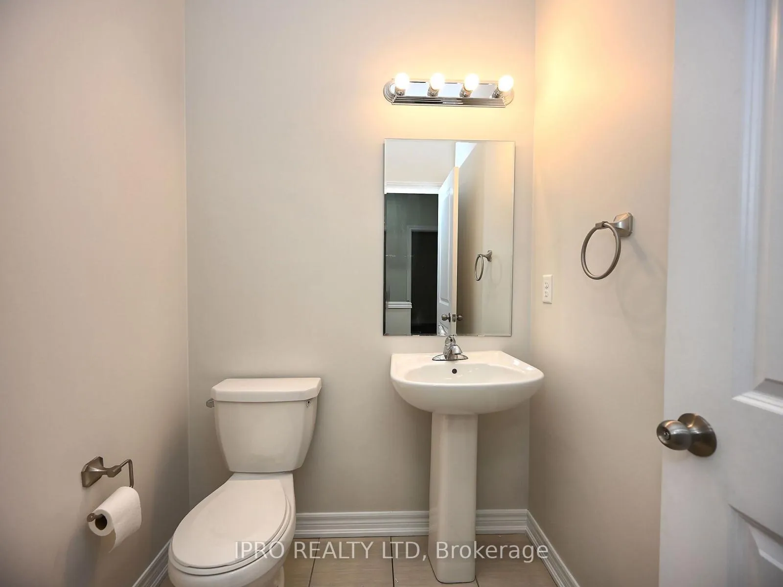 Photo 7 of 29 Junior Road, Brampton, Northwest Brampton — HOMEH
