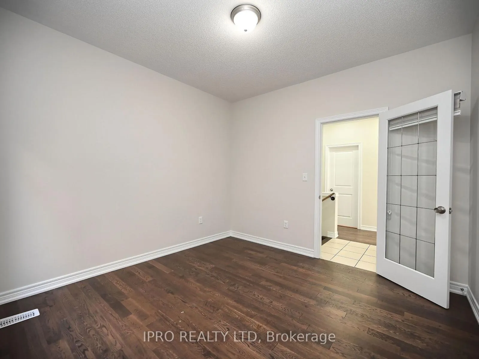 Photo 8 of 29 Junior Road, Brampton, Northwest Brampton — HOMEH