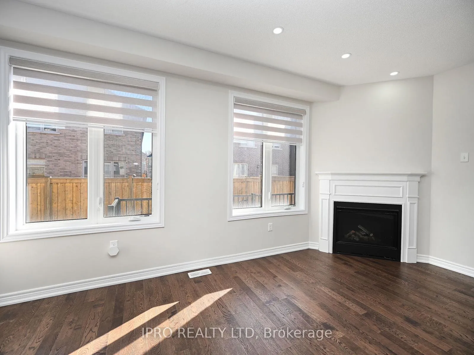 Photo 11 of 29 Junior Road, Brampton, Northwest Brampton — HOMEH