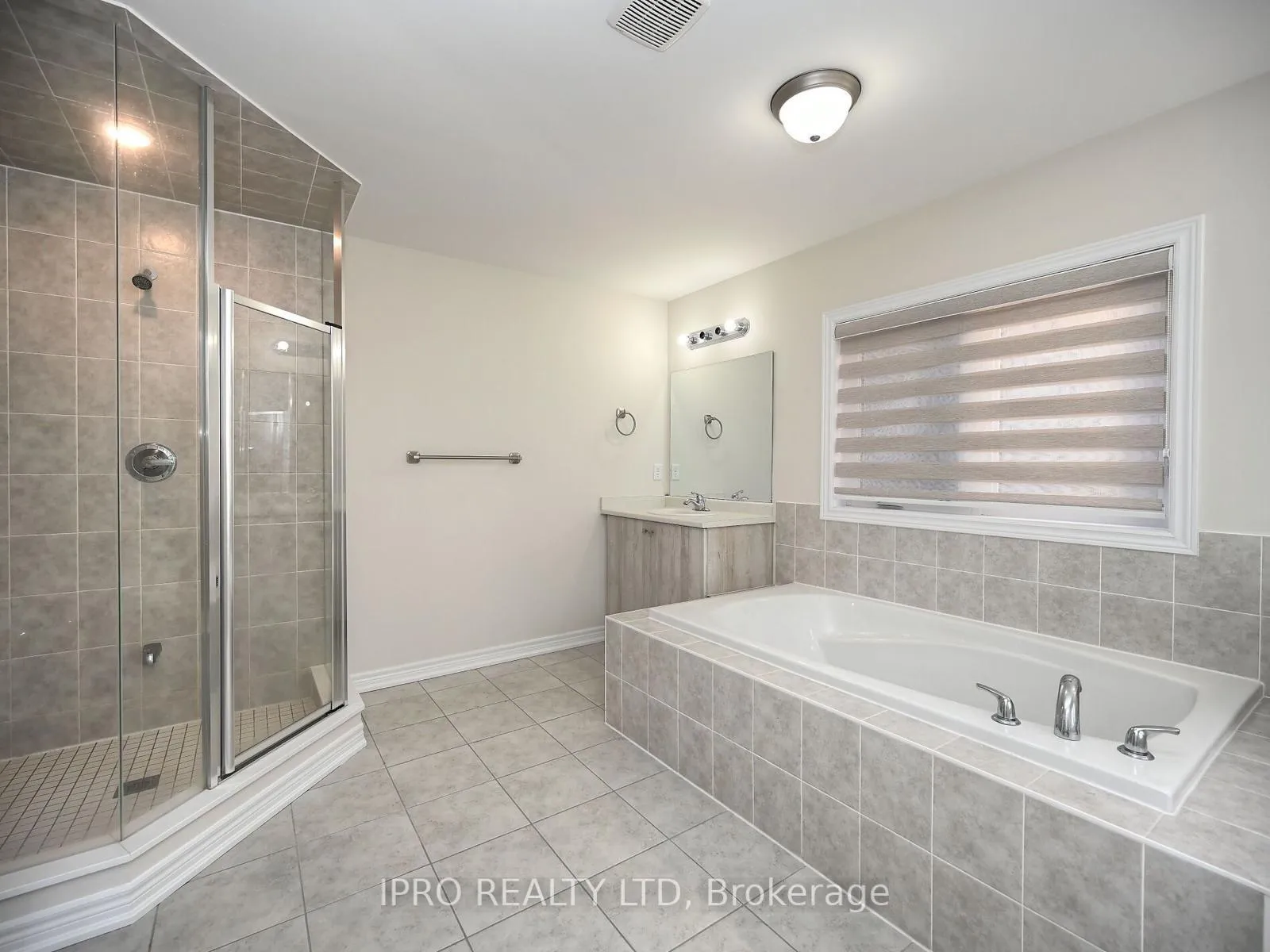 Photo 22 of 29 Junior Road, Brampton, Northwest Brampton — HOMEH