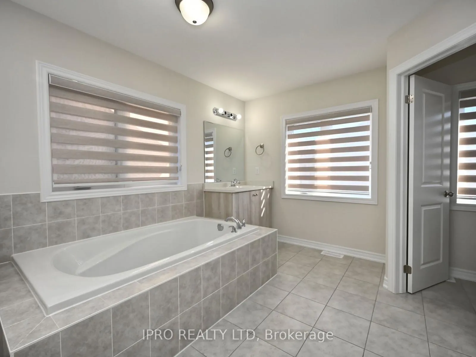 Photo 23 of 29 Junior Road, Brampton, Northwest Brampton — HOMEH