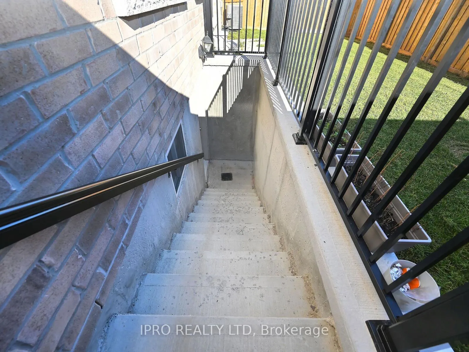 Photo 31 of 29 Junior Road, Brampton, Northwest Brampton — HOMEH