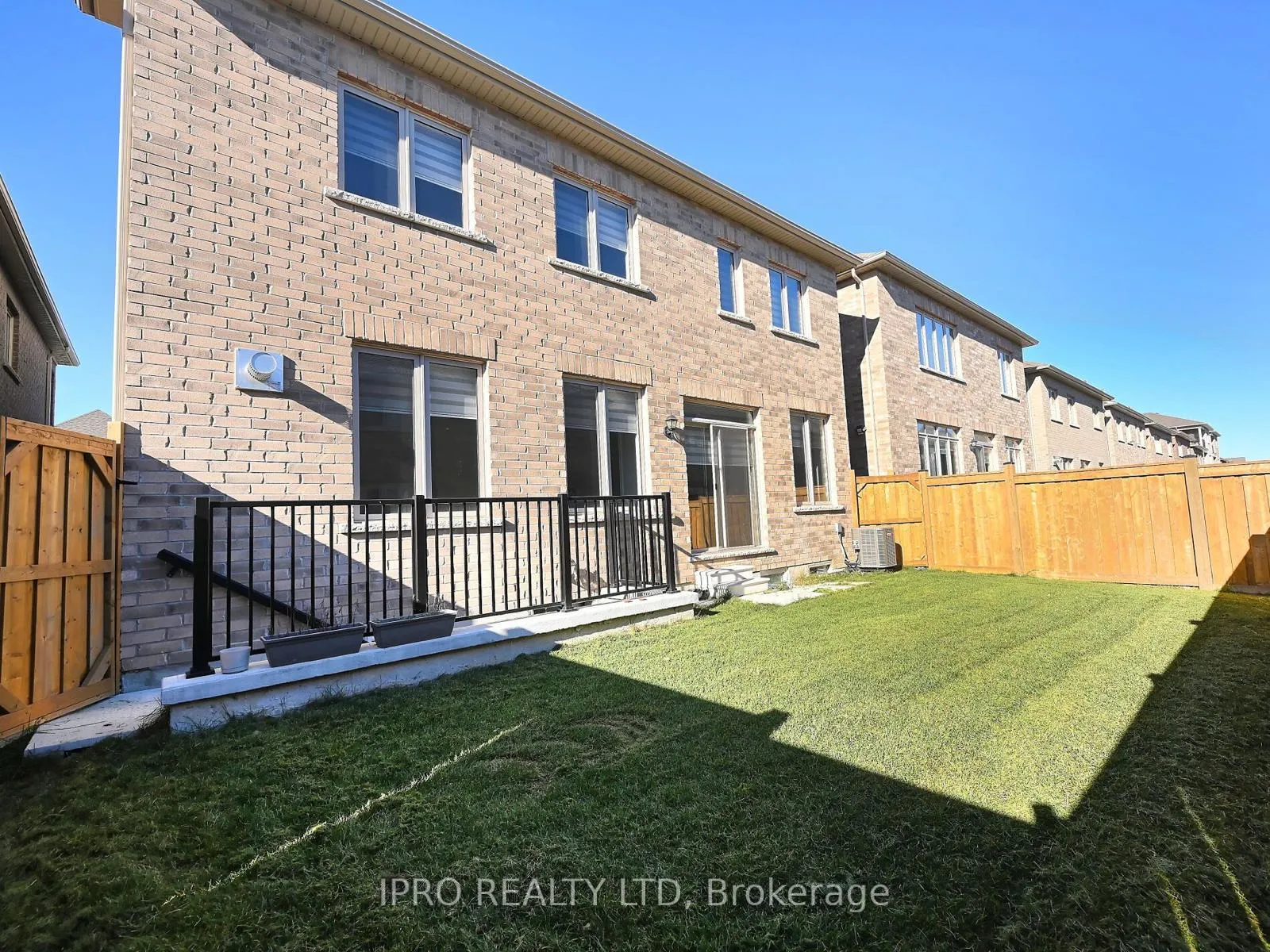 Photo 38 of 29 Junior Road, Brampton, Northwest Brampton — HOMEH