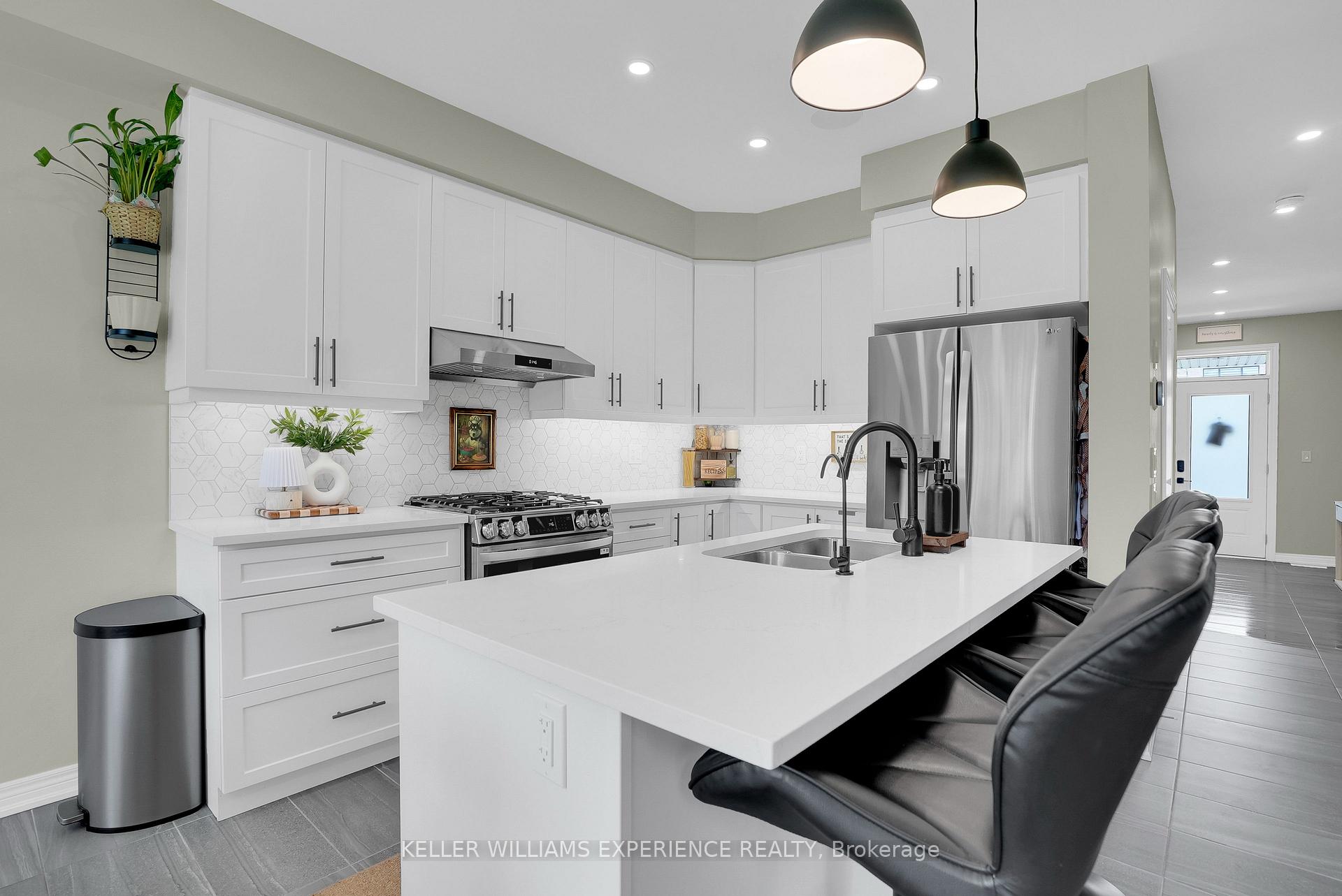 Photo 15 of 1329 Davis Loop, Innisfil, Lefroy — HOMEH