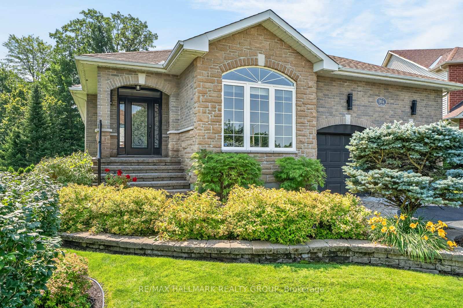 Photo 6 of 1954 Lobelia Way, Ottawa, Springridge/East Village — HOMEH