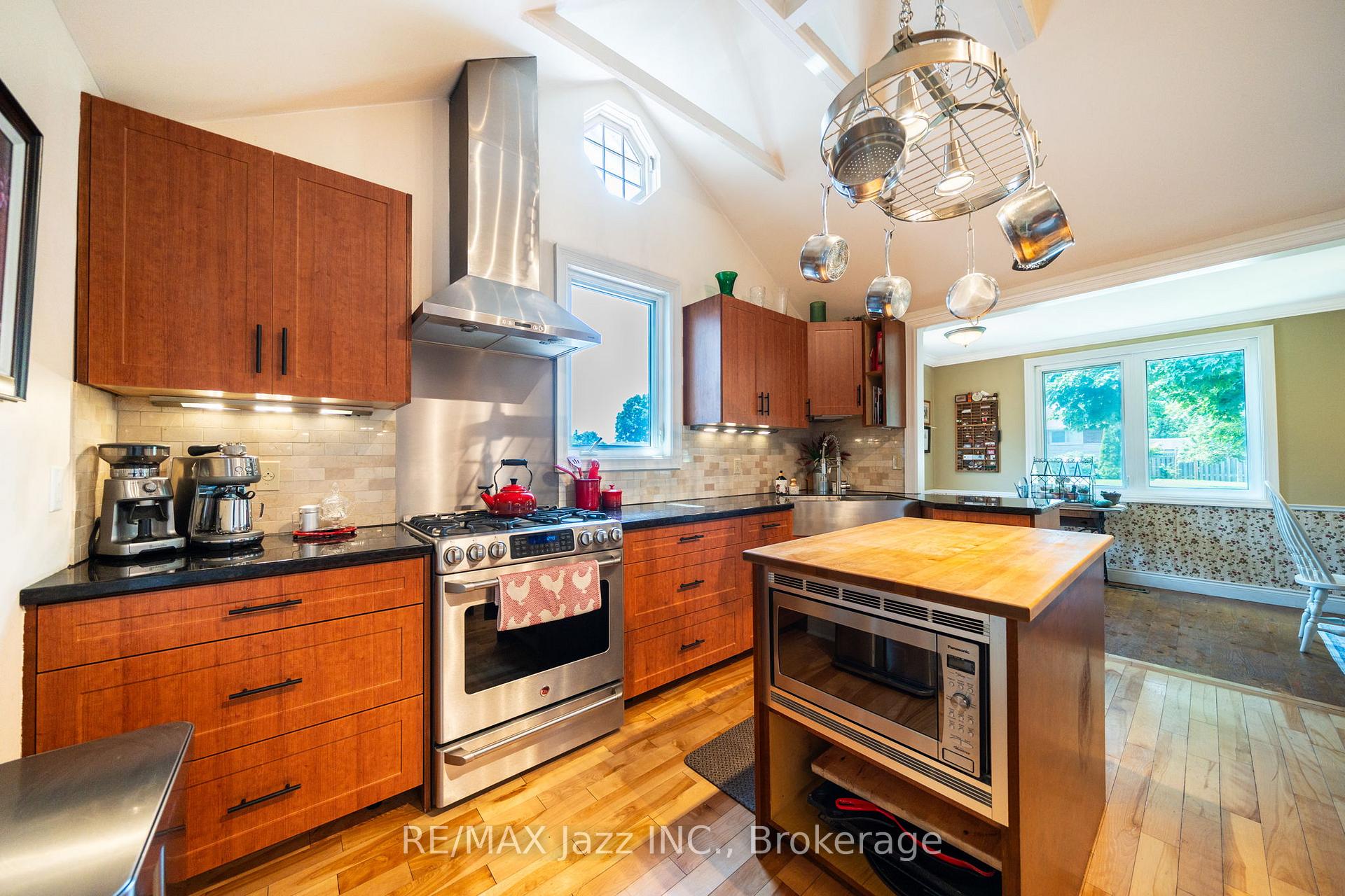 Photo 5 of 917 Byron Street N, Whitby, Williamsburg — HOMEH