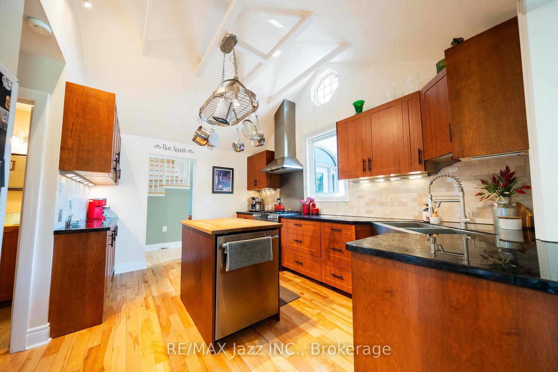 Photo 6 of 917 Byron Street N, Whitby, Williamsburg — HOMEH