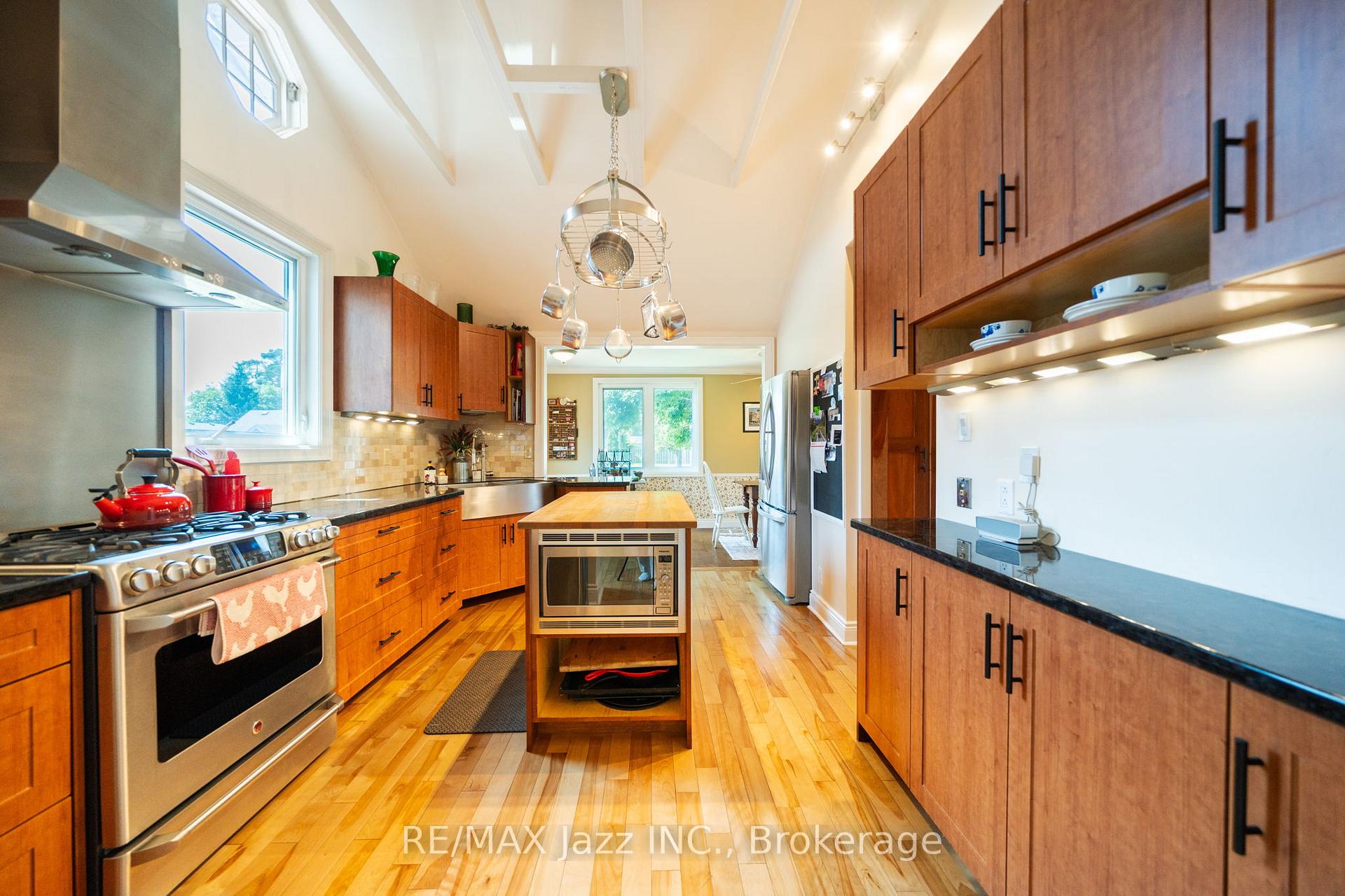 Photo 7 of 917 Byron Street N, Whitby, Williamsburg — HOMEH