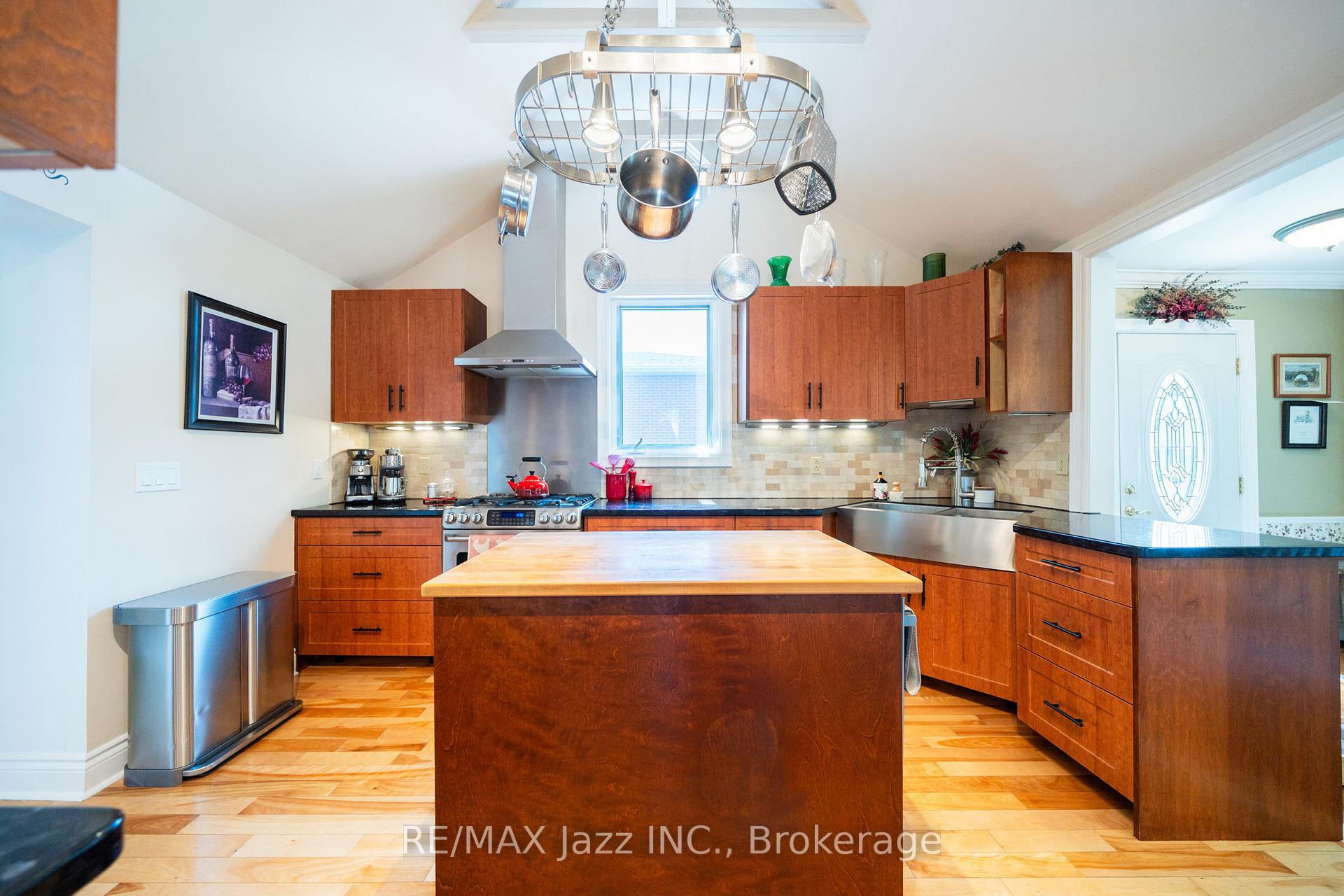 Photo 8 of 917 Byron Street N, Whitby, Williamsburg — HOMEH