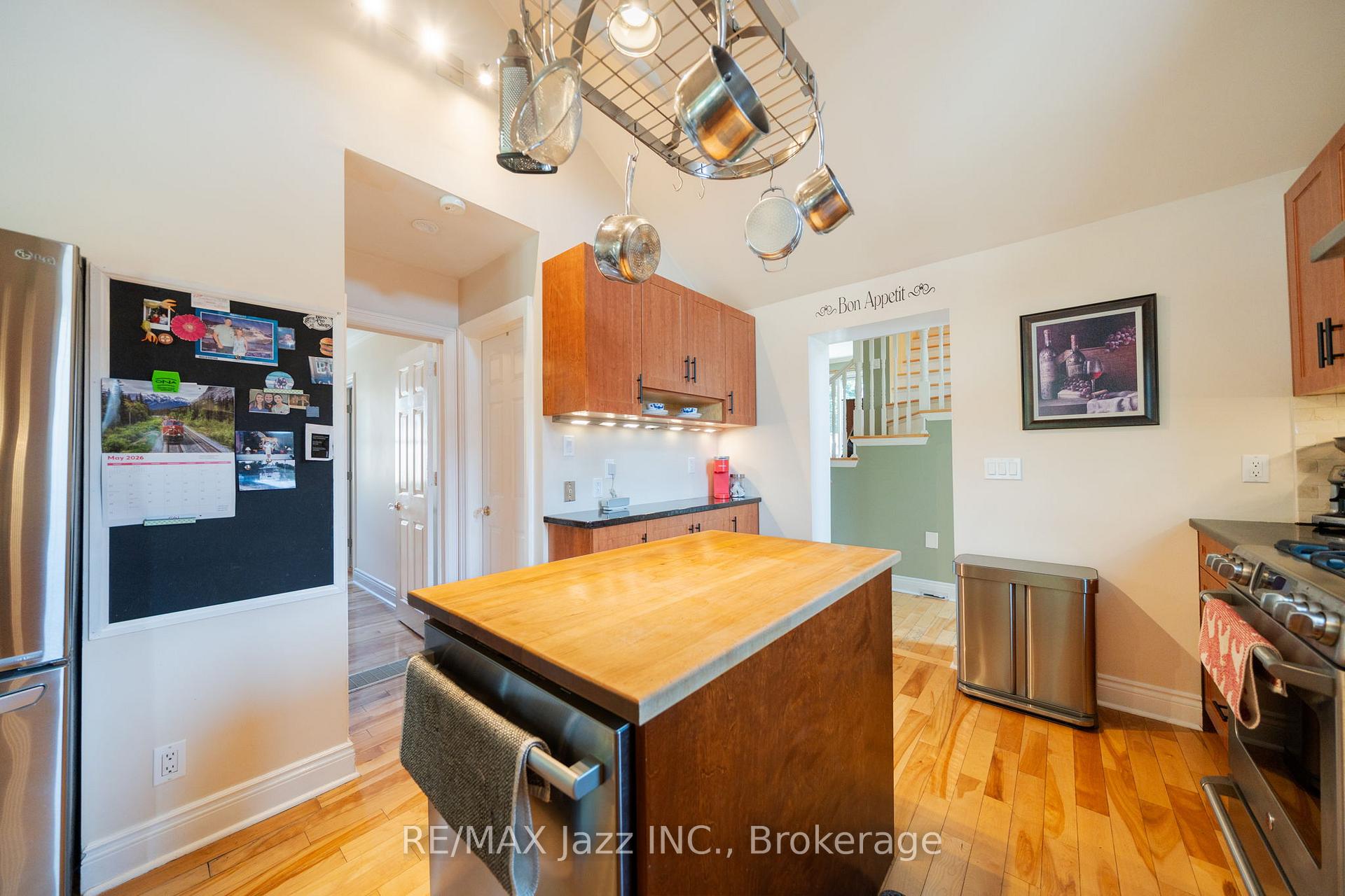 Photo 9 of 917 Byron Street N, Whitby, Williamsburg — HOMEH