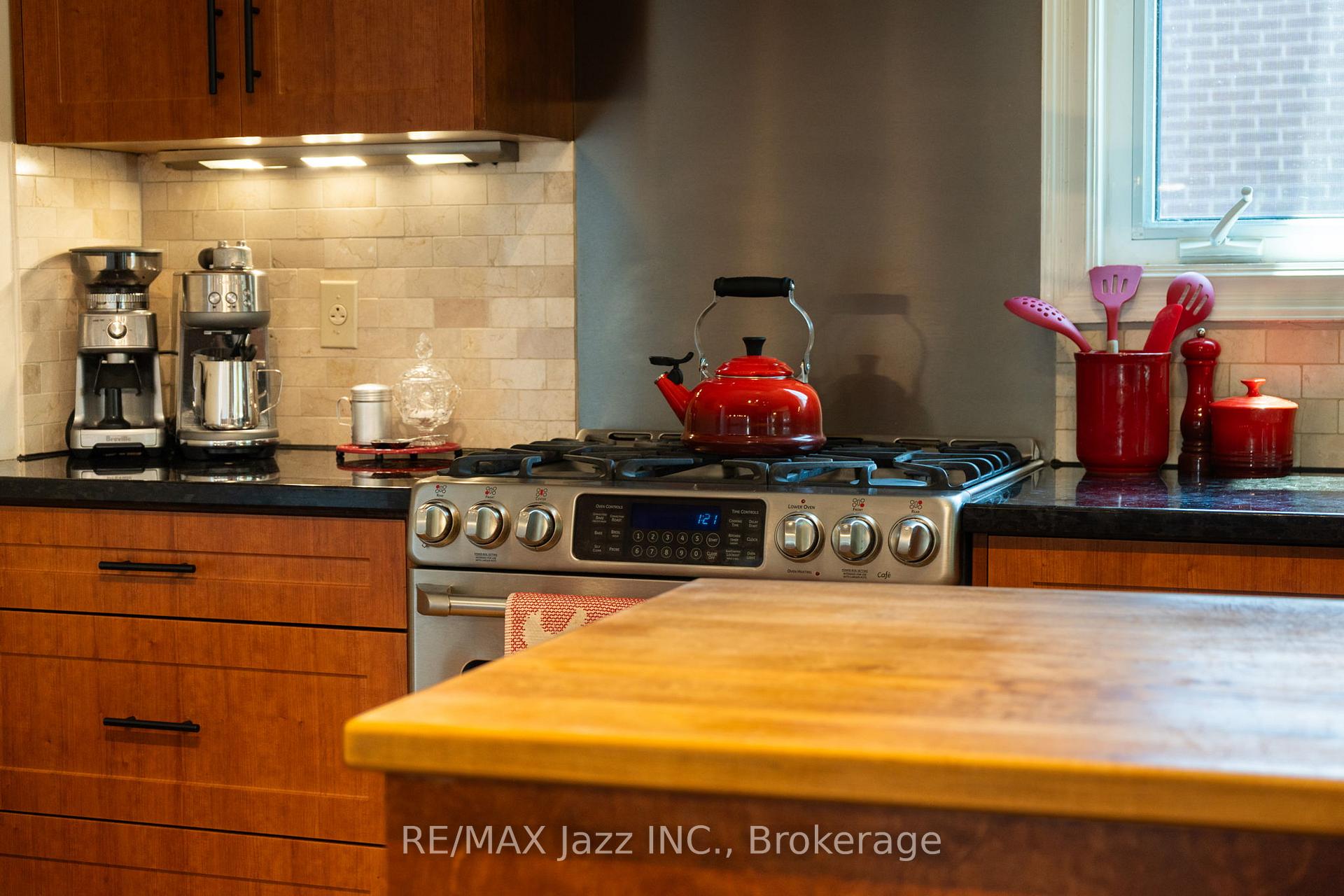 Photo 10 of 917 Byron Street N, Whitby, Williamsburg — HOMEH