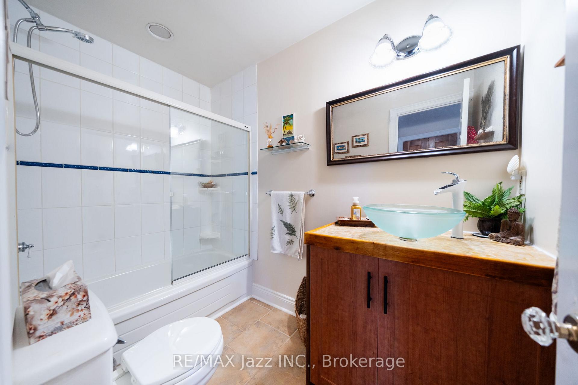 Photo 22 of 917 Byron Street N, Whitby, Williamsburg — HOMEH