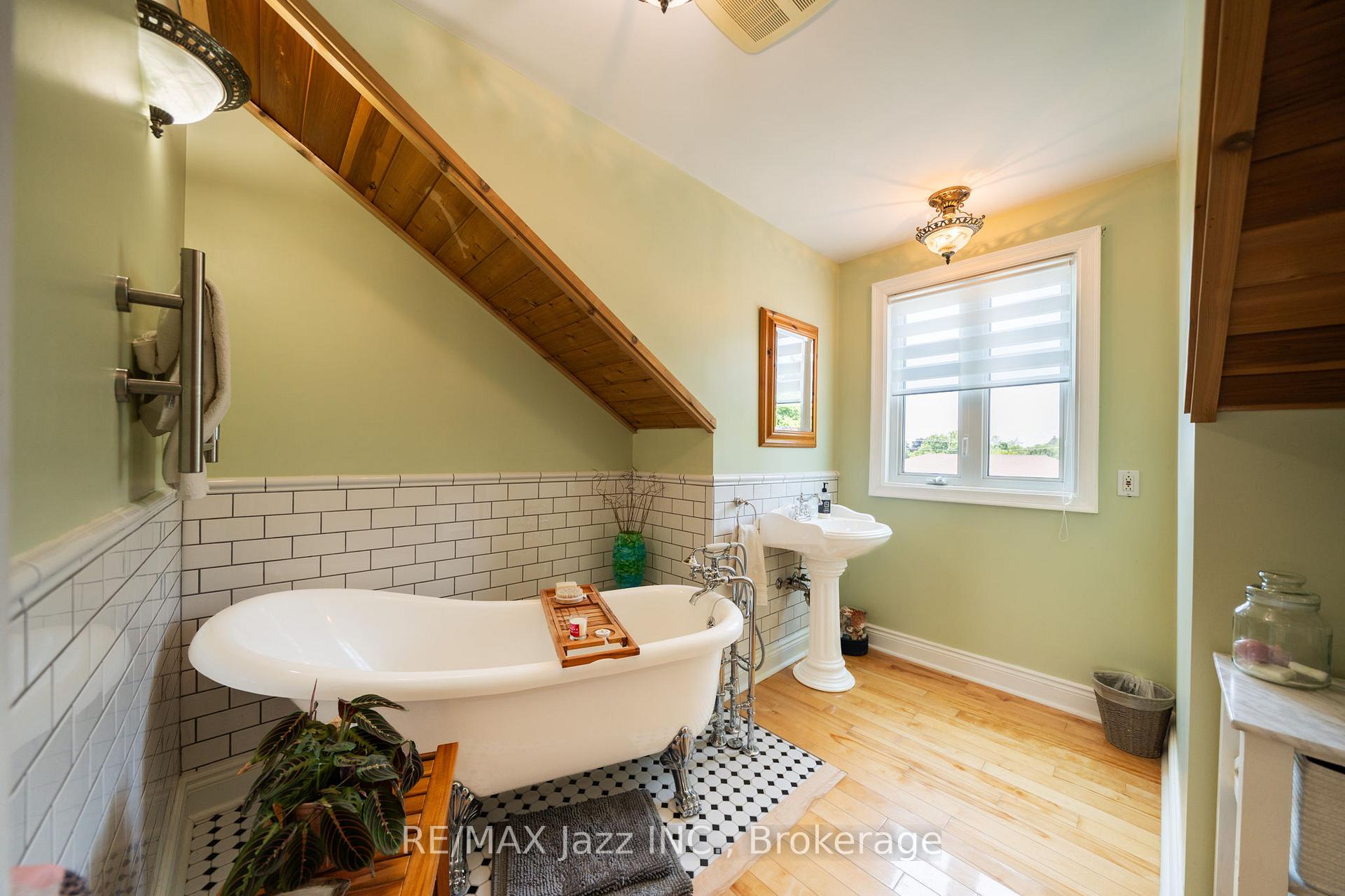 Photo 28 of 917 Byron Street N, Whitby, Williamsburg — HOMEH