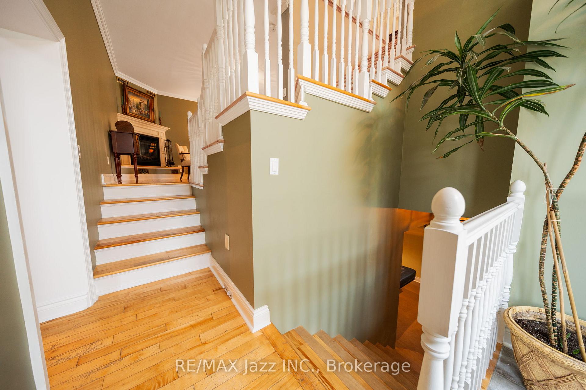 Photo 36 of 917 Byron Street N, Whitby, Williamsburg — HOMEH